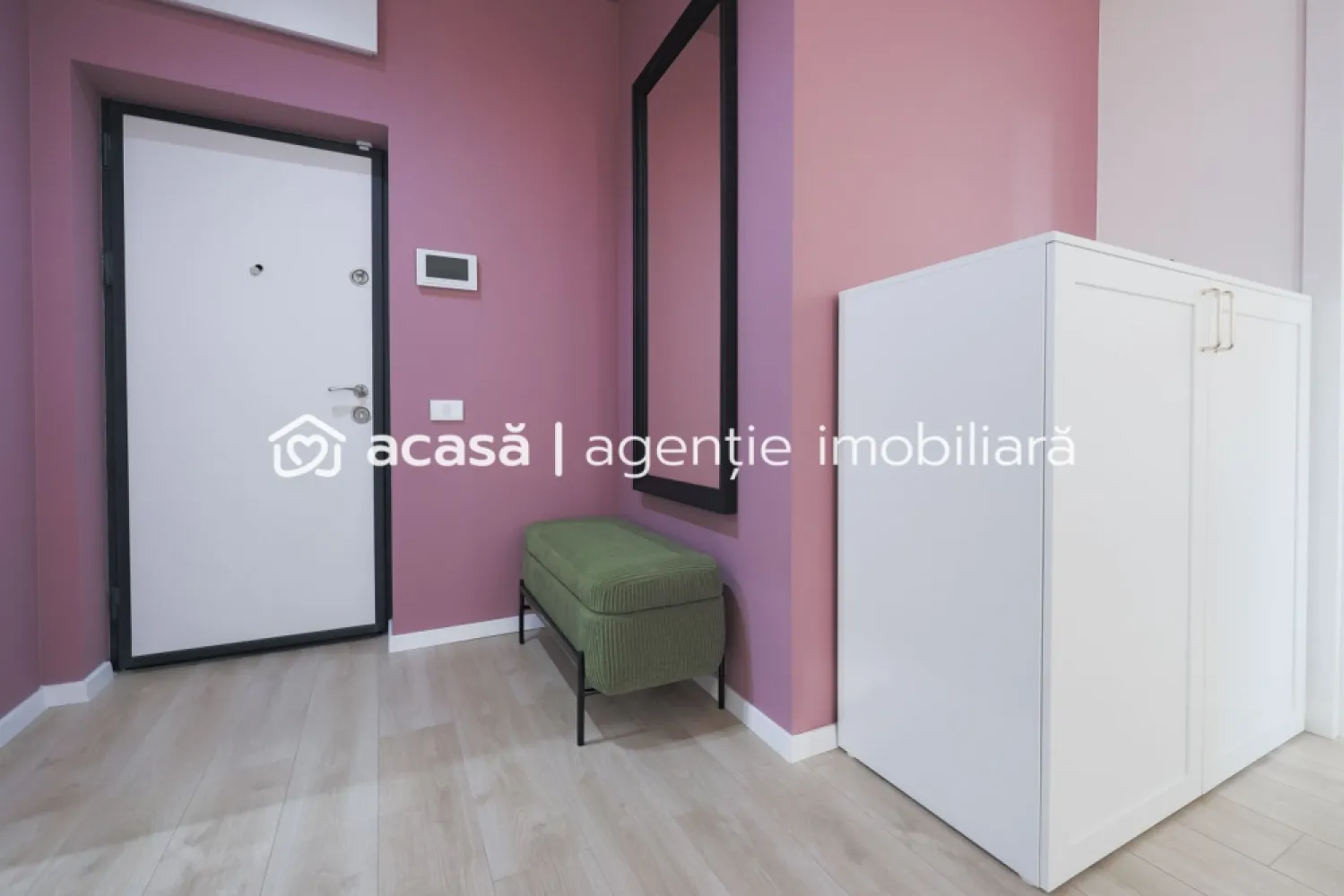 APARTAMENT NOU DE VANZARE – ARED LANGA AFI - direct de la dezvoltator - 📍 În cel mai nou bloc ARED din complexul ARED AFI, cu finalizare la 30.11.2026, îți prezentăm un apartament modern într-un complex securizat, cu 4 căi de acces și un parc privat de 1,6 hectare ce oferă:
✔ zone de relaxare
✔ locuri de joacă
✔ terenuri multisport
✔ pistă de alergat

✨ Detalii apartament:
- Suprafață: 46 mp utili
- Etaj: 1/6, bloc cu lift
- Compartimentare: living open-space cu bucătăria, dormitor, baie, hol, balcon deschis
- Loc de parcare inclus în preț

🏗️ Stadiu și preț:
- Se vinde nefinisat (TVA nu este inclus)
- Opțiune de finisare și mobilare contracost

✅ Avantaje:
- Bloc nou, într-o zonă premium ARED
- Acces rapid la facilități de sport și relaxare
- Preț avantajos + loc de parcare inclus

📞 Detalii și vizionări: 0755 274 519 - Daniel Hord – Consultant ARED - Birou Centru

Nu dispui de toată suma? Te ajutăm noi gratuit! Îți obținem oferte de la 16 bănci
Ai o proprietate de vânzare în Arad și vrei să știi cât valorează cu adevărat?
Sună-mă pentru o evaluare GRATUITĂ!