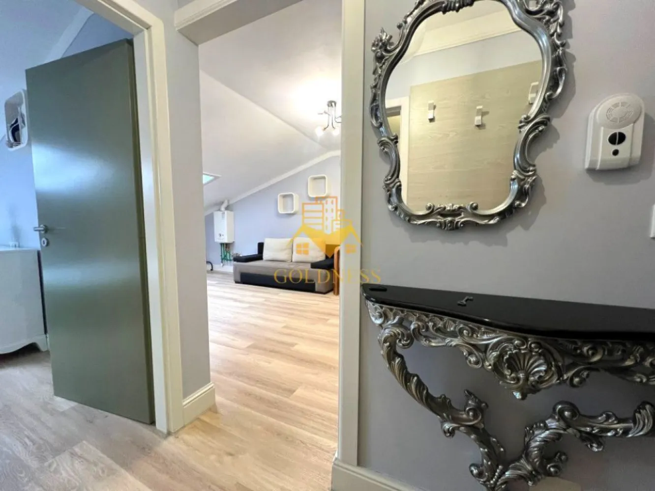 2 camere, modern, FSEGA, Iulius Mall, Panemar, Gheorgheni,Pet Friendly - GOLDNESS Imobiliare vă propune spre închiriere un apartament cu 2 camere open-space complet mobilat și utilat, la etajul 4 într-un imobil de 4 etaje, în cartierul Gheorgheni, la 5 minute de FSEGA, Strada Vaida Voevod, langa Panemar. 
Se percep 2 luni de garantie care se pot plati esalonat in 2-3 luni!
Apartamentul este compartimentat astfel:
 - dormitor cu pat matrimonial, dressing, noptiere
 - living cu bucatarie open-space complet utilată, canapea extensibilă, loc de servit masa 
 - baie cu cabina de dus, calorifer port prosop inox și dulap pentru depozitare.

Imobilul este dotat cu toate cele necesare- centrală proprie, mașină de spălat haine cu uscator, frigider, plită electrică, hotă, etc. 
Se află în apropierea stațiilor de transport în comun, magazine, restaurante, spații verzi, farmacii, etc. 
Posibilitate de parcare in zona!

Dacă sunteți interesați de acest apartament și doriți să îl vizionați, dar și pentru alte oferte sau detalii nu ezitați să ne contactați telefonic sau prin e-mail - goldnessimobiliare@gmail.com. Vă stăm la dispoziție!

Pentru intermediere se percepe un comision de 50% din valoarea chiriei!
