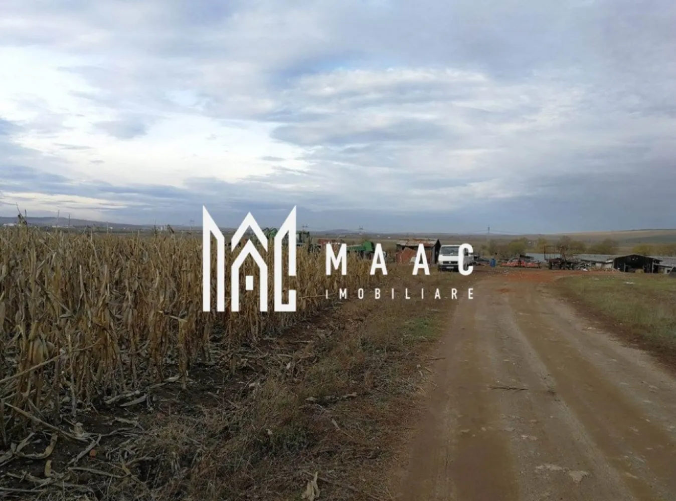 Teren intravilan I Zona Calea Surii Mici- Magnolia - Va propunem spre vanzare un teren intravilan in suprafata de 10000mp in zona Calea Surii Micii. Utilitatile in proximitate (cca 300m). Regimul de constructie permis: UM Zona mixta (P+3+M/S+P+3+R/S+D+P+2+M/S+D+P+2+R) Pentru mai multe detalii precizati telefonic ca ati vazut anuntul cu ID: CP1956216 }}