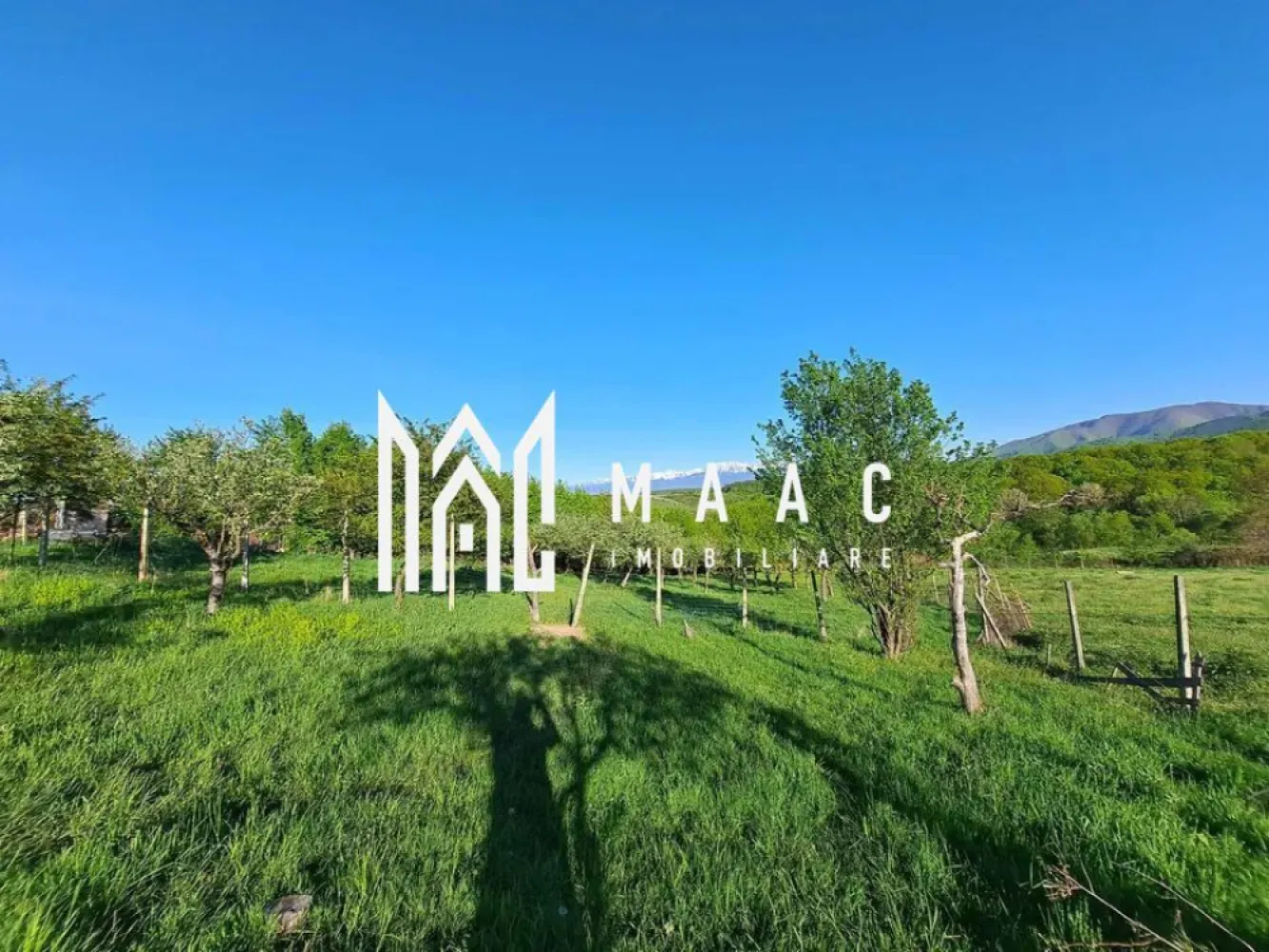 Teren intravilan I 3370 mp I PUZ pentru P+2 I Zona Cisnadie - Va propunem spre vanzare un teren intravilan, cu PUZ aprobat pentru P+1+M , situat in Zona de sud Cisnadie. Terenul , in suprafata de 3370mp, este impartit in 2 parcele: 1970mp, respectiv 1870mp. Se pot vinde si separat, caz in care pretul fiecarei parcele se negociaza separat. Utilitati- in proximitate. Zona in dezvoltare, pretabil investitie. Terenul are priveliste deosebita,spre Negoiu si Magura dar si spre cetatea Cisnadioarei. Pentru mai multe detalii precizati telefonic ca ati vazut anuntul cu ID: CP1954671 }}