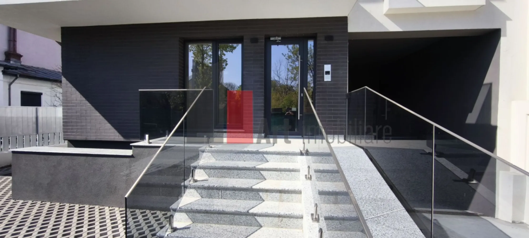 Garsoniera in bloc nou Jiului - 🏡 Garsoniera moderna de vânzare – Strada Jiului

Se vand 2 apartamente de 2 camere, 3 apartamnete de 3 camere si 1 garoniera intr-un bloc nou (aprilie 2026)

Descoperă un apartament sau o garsoniera luminose și eficient compartimentat, situat într-o zonă liniștită, ideal atât pentru locuit, cât și pentru investiție.

✨ Detalii generale:
Tip: garsonieră 
Suprafață: 31 mp
Etaj: parter
Compartimentare: hol, baie, bucătărie separată, living spațios
Bucatarie de aprox 8 mp
🛋️ Living luminos
Cameră spațioasă, cu ferestre mari ce oferă lumină naturală din abundență. Ideal pentru amenajare modernă, cu zonă de relaxare și loc de luat masa.

🚪 Hol primitor
Design simplu și funcțional, cu spații pentru depozitare
🌿 Avantaje:
Lumină naturală excelentă
Compartimentare practică
Posibilitate de personalizare completă
Ideal pentru locuit sau închiriere
📍 Localizare:
Situat pe strada Jiului, cu acces facil către transport, magazine și alte puncte de interes.