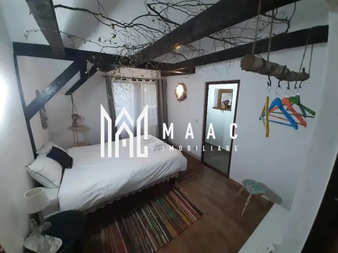 Pensiune 7 camere | P+1 | 630 MP | Paltinis - MAAC Imobiliare va prezinta o pensiune in Zona Păltiniș (Arka Park). Caracteristici cheie: Configurație: pensiune cu 7 camere, dispuse pe 2 niveluri. Suprafață utilă: 240 mp (parter + etaj). Anul construcției: 2013. Acoperiș și Izolație Termică: Pensiunea beneficiază de un acoperiș solid și izolație termică. Configurație spații: Parter: Living Spațios ideal pentru primirea oaspeților și relaxare. Dormitor: O cameră dedicată pentru ospitalitate. Baie: Dotată pentru confortul oaspeților. Etaj: 5 Dormitoare pentru cazarea comodă a oaspeților. Suprafață teren: Total: 630 mp. Liber: 420 mp. Deschidere: 30 mp. Terasă cu Filigorie - spațiu perfect pentru socializare și relaxare în aer liber. Loc pentru grătar. Ciubar pentru 6 persoane. Detalii adiționale: Pensiunea se vinde exact ca în poze, gata pentru continuarea afacerii. Afaceră la cheie: O oportunitate excelentă pentru investitori sau cei care doresc să conducă o pensiune într-o zonă pitorească. Pentru mai multe detalii, precizati telefonic ca ati vazut anuntul cu ID: CP1950132. }}