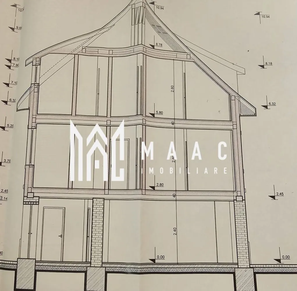 Oportunitate Rara | Imobil P+E+M - 109mp / Nivel | Central - Oportunitate de Investiție | Imobil Individual cu Potențial Ridicat de Dezvoltare în Zona Centrală a Sibiului Detalii Tehnice: Tip de Proprietate: Casă / Vilă Disponibilitate: Imediată Stare Interior: Necesită renovare Suprafață Utilă: 109.0 mp Suprafață Construită (Desfășurată): 155.0 mp Suprafață Teren: 155.0 mp Tip Construcție: Cărămidă Număr Etaje Clădire: 2 Acoperiș: Țiglă Stadiu Construcție: Necesită renovare Mansardă: Da Pod: Da Potențialul Investițional: Proprietatea este imediat disponibilă pentru achiziție. Aprobată de Direcția Județeană de Cultură pentru transformare în pensiune cu regim de înălțime P+E+M. Păstrează integritatea arhitecturală și istorică a zonei centrale a Sibiului. Cu mansardă și pod, oferă oportunități extinse de amenajare. Beneficii Suplimentare: Acces facil la mijloacele de transport și facilități locale. Această proprietate reprezintă o oportunitate excepțională pentru investitori oferind un cadru perfect pentru dezvoltare și maximizarea potențialului său. Vă invităm să ne contactați mentionand CP1885192 pentru mai multe informații și pentru a explora posibilitățile de transformare a acestei proprietăți într-un proiect de succes! }}