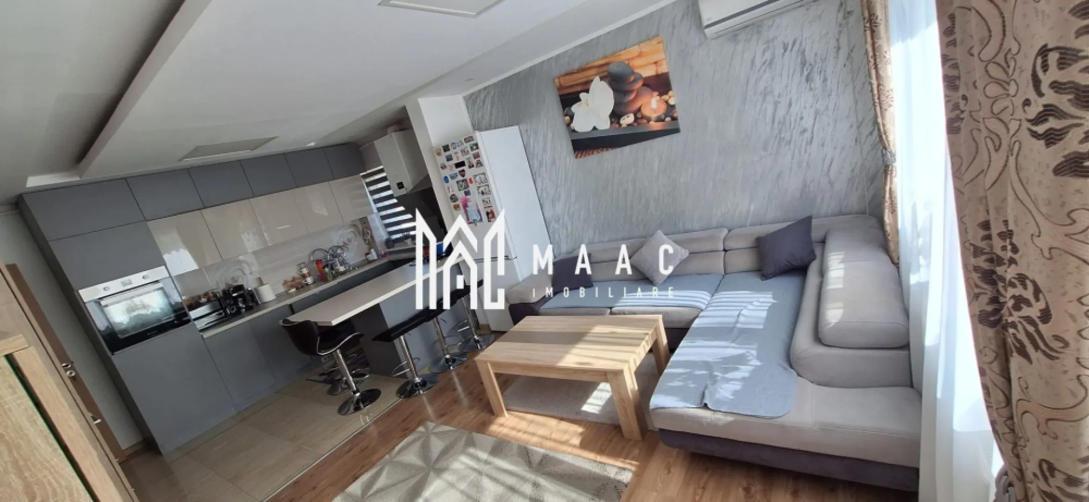 Apartament 3 camare | Selimbar | Parter | 61 MP - MAAC Imobiliare vă propune spre vânzare un apartament modern, cu 3 camere, situat la parterul unui imobil bine întreținut, ideal atât pentru locuit, cât și pentru investiție.

Locuința are o suprafață utilă de 61 mp și este compartimentată decomandat, oferind confort și intimitate. Apartamentul este complet mobilat și utilat modern, fiind pregătit pentru mutare imediată.

Compartimentare:

* living spațios și luminos
* 2 dormitoare confortabile
* bucătărie complet echipată
* baie modernă
* 2 balcoane

Beneficiu suplimentar: proprietatea include cotă parte din parcare, oferind drept de utilizare a spațiului destinat parcării.

Imobilul este amplasat într-o zonă liniștită, cu acces facil către magazine, școli, transport public și alte puncte de interes.

Pentru mai multe informații sau pentru programarea unei vizionări, vă stăm cu drag la dispoziție! Va rugam sa specificati CP3081438