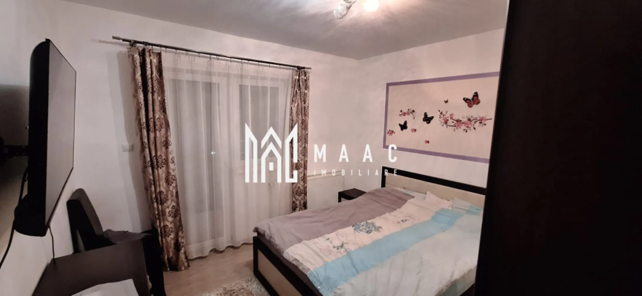 Apartament 3 camare | Selimbar | Parter | 61 MP - MAAC Imobiliare vă propune spre vânzare un apartament modern, cu 3 camere, situat la parterul unui imobil bine întreținut, ideal atât pentru locuit, cât și pentru investiție.

Locuința are o suprafață utilă de 61 mp și este compartimentată decomandat, oferind confort și intimitate. Apartamentul este complet mobilat și utilat modern, fiind pregătit pentru mutare imediată.

Compartimentare:

* living spațios și luminos
* 2 dormitoare confortabile
* bucătărie complet echipată
* baie modernă
* 2 balcoane

Beneficiu suplimentar: proprietatea include cotă parte din parcare, oferind drept de utilizare a spațiului destinat parcării.

Imobilul este amplasat într-o zonă liniștită, cu acces facil către magazine, școli, transport public și alte puncte de interes.

Pentru mai multe informații sau pentru programarea unei vizionări, vă stăm cu drag la dispoziție! Va rugam sa specificati CP3081438
