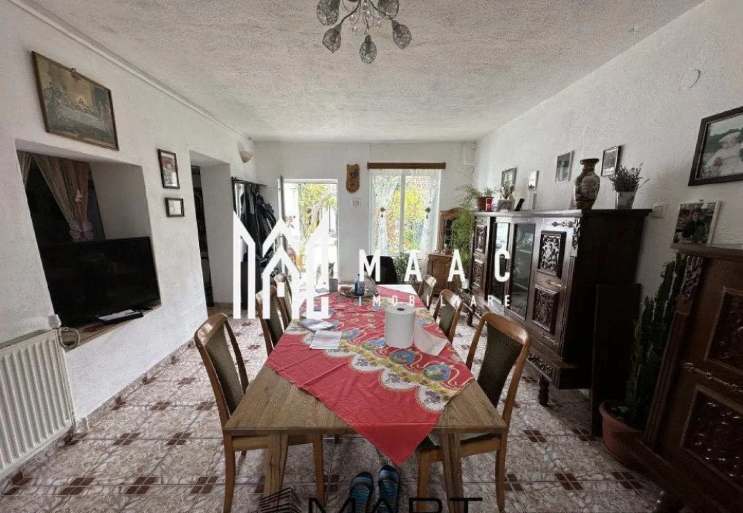 Casa individuala | 220 MPU | Gradina | Curte | Cisnadie - MAAC Imobiliare vă prezintă o casă spațioasă în inima orașului Cisnădie. Caracteristici: Casa are 8 camere, 4 băi, bucătărie și spații de depozitare pe 220 mp utili Teren de 800 mp cu curte spațioasă Pivnita Pod mare cu posibilitate de amenajare ca spațiu de locuit sau depozitare Două centrale termice proprii Posibilități de dezvoltare: Proprietatea oferă potențial pentru o afacere în industria ospitalității, cum ar fi pensiune sau locație pentru evenimente Spațiul generos permite extinderi și personalizare după preferințe Podul oferă opțiuni suplimentare de amenajare sau depozitare Pentru mai multe detalii precizati telefonic ca ati vazut anuntul cu ID CP1881457 }}