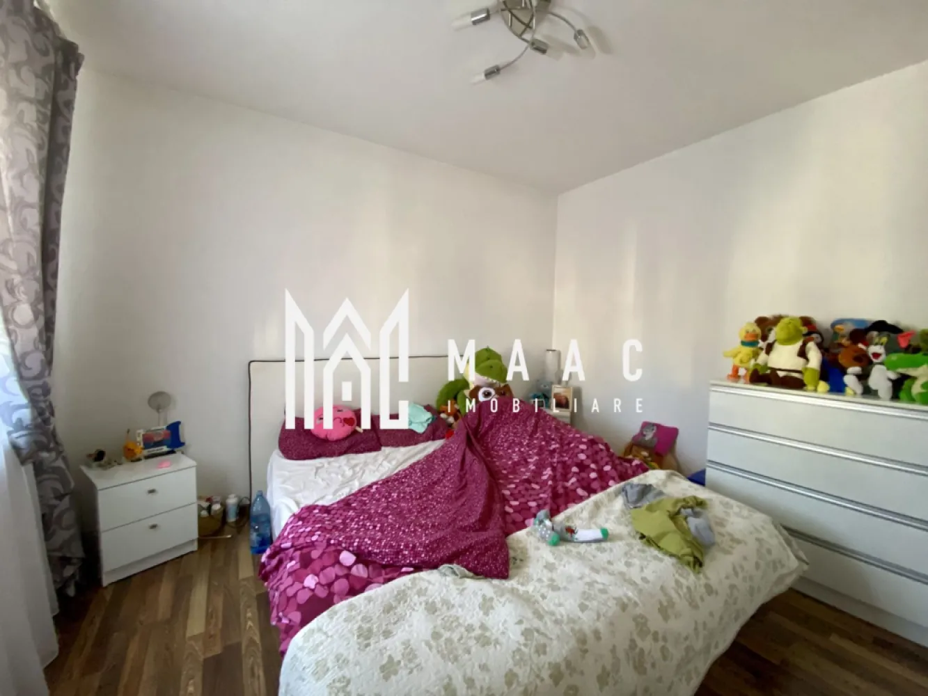 Casa | 118 MPU | Parter+Etaj+Mansarda | Curte | Arhitectilor - MAAC Imobiliare va prezinta o Casa Tip Duplex în Cartierul Arhitectilor. Detalii: Tipul Proprietății: Casă Duplex Locație: Cartierul Arhitectilor Configurație: Parter + Etaj + Mansardă Suprafață Utilă: 118 mp Curte Liberă: 180 mp Parter: Bucătărie Închisă cu Acces Ușor la Terasă Baie Living Hol 2 Terase Acoperite Etaj: 3 Dormitoare Baie Hol Mansardă: Spațiu Generos pentru Depozitare Posibilități de Amenajare Exterior: Curte Spațioasă cu Loc pentru Grill Terasa acoperita pentru 3 Mașini Beneficii: Se Vinde Mobilată și Utilată Luminozitate Naturală în Fiecare Colț al Casei Acces Rapid la Zonele de Interes din Cartierul Arhitectilor Pentru mai multe detalii precizati telefonic ca ati vazut anuntul cu ID CP1883120. }}