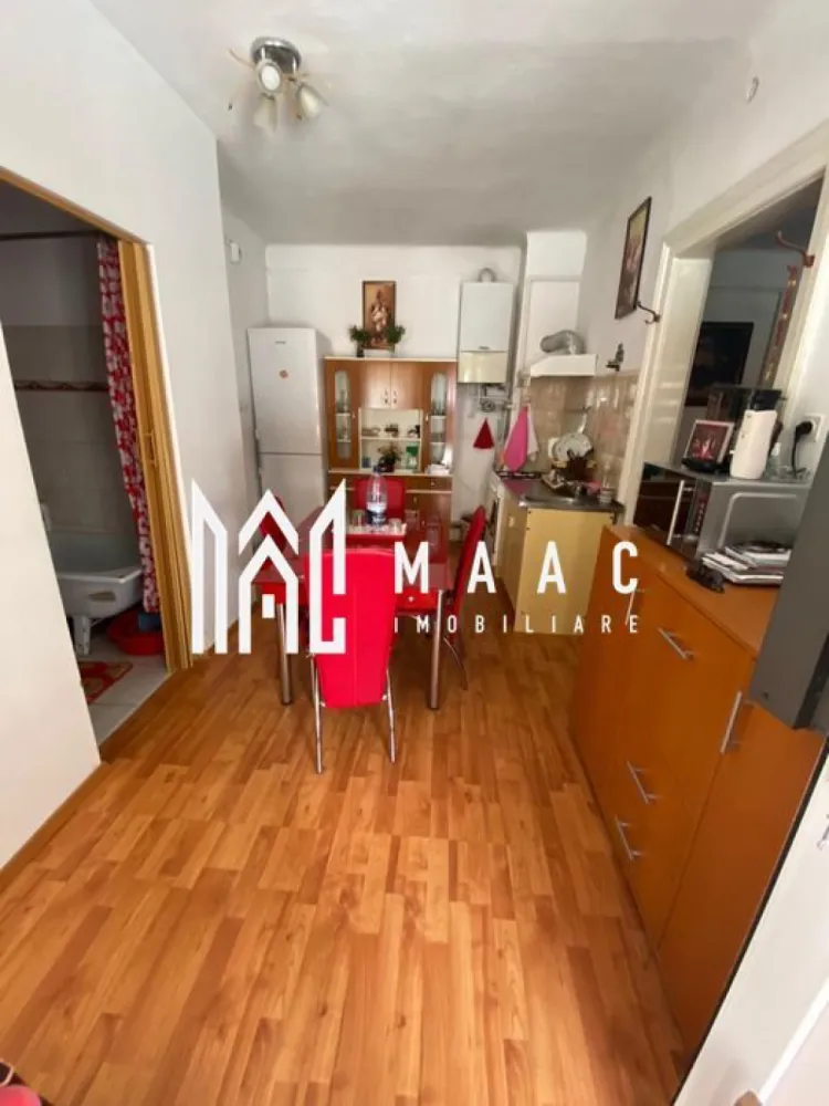 Casa cu gradina proprie 100 mp | Zona Centrala - MAAC Imobiliare vă propune spre vânzare o casă deosebit compartimentată și amenajată în zona Centrală, situată într-o curte comună, o proprietate ideală atât pentru locuință proprie, cât și pentru investiție în regim de închiriere sau hotelier, datorită poziționării într-o zonă de interes major.

Imobilul beneficiază de o compartimentare practică și spații generoase, fiind organizat astfel:
-2 dormitoare mari
-bucătărie
-verandă
-baie
-debara
-bucătărie de vară
-terasă
-grădină proprie de 100 mp

Casa dispune de o grădină proprie de 100 mp, oferind un spațiu exterior valoros pentru relaxare, amenajare peisagistică sau petrecerea timpului liber. Amplasarea în zona Centrală adaugă un plus semnificativ de valoare, proprietatea fiind potrivită atât pentru locuit permanent, cât și pentru exploatare în regim de chirie pe termen lung sau în regim hotelier.

Accesul facil către punctele de interes, poziționarea într-o zonă bine cotată și compartimentarea eficientă transformă această casă într-o oportunitate imobiliară atractivă.

Pentru mai multe detalii, vă rugăm să menționați numărul CP1501861 la telefon.