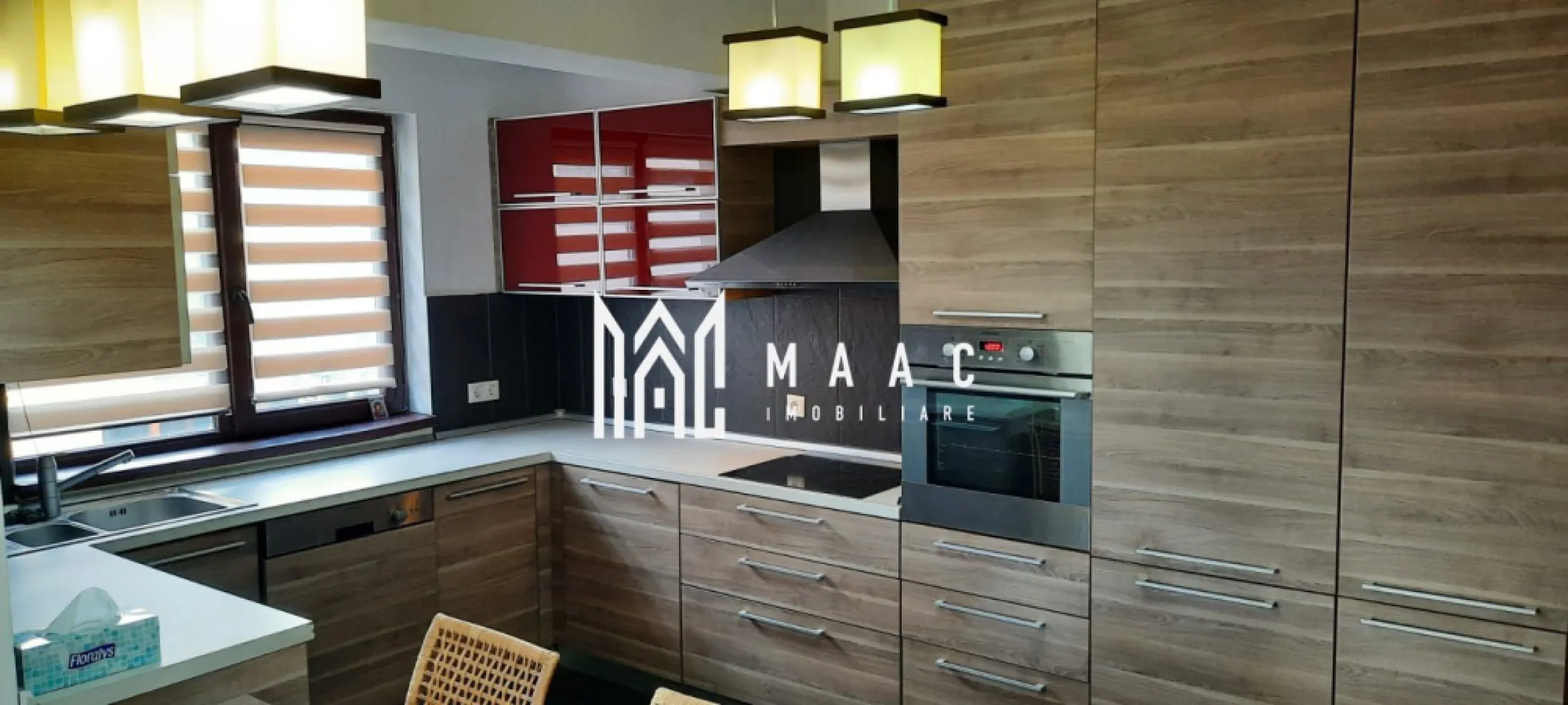 Apartament 3 Camere | 100MPU | 2 Niveluri | Calea Dumbravii - MAAC Imobiliare va propune spre vanzare un apartament cu 3 camere situat la etajul 1 al unui imobil cu 7 apartamente, situat pe Calea Dumbrăvii. Apartamentul este organizat pe două niveluri, astfel: - La primul nivel living+bucătărie open-space, baie, dressing şi balcon 4MP; - La nivelul superior hol, baie, dormitor, dormitor matrimonial + dressing şi balcon 4MP cu acces din ambele dormitoare. Apartamentul deţine un loc de parcare in curtea interioara + o boxa pentru depozitare. Imobilul are la etajul al III-lea, o terasă de 90MP cu vedere la Munţii Făgăraş, cat şi o curte interioara comuna cu filigorie, loc de grătar şi multă vegetaţie (nuc, stejar, peri, cireşi ornamentali). Retras de la frontul stradal 20ML. In imediata apropiere se afla Parcul Sub Arini, la 10 minute de Gradina Zoologica (mers pe jos). Acces imediat la pistele de bicicletă. Pentru mai multe informații sau pentru a programa o vizionare, nu ezitați să ne contactați, specificand ID: CP1879424. }}