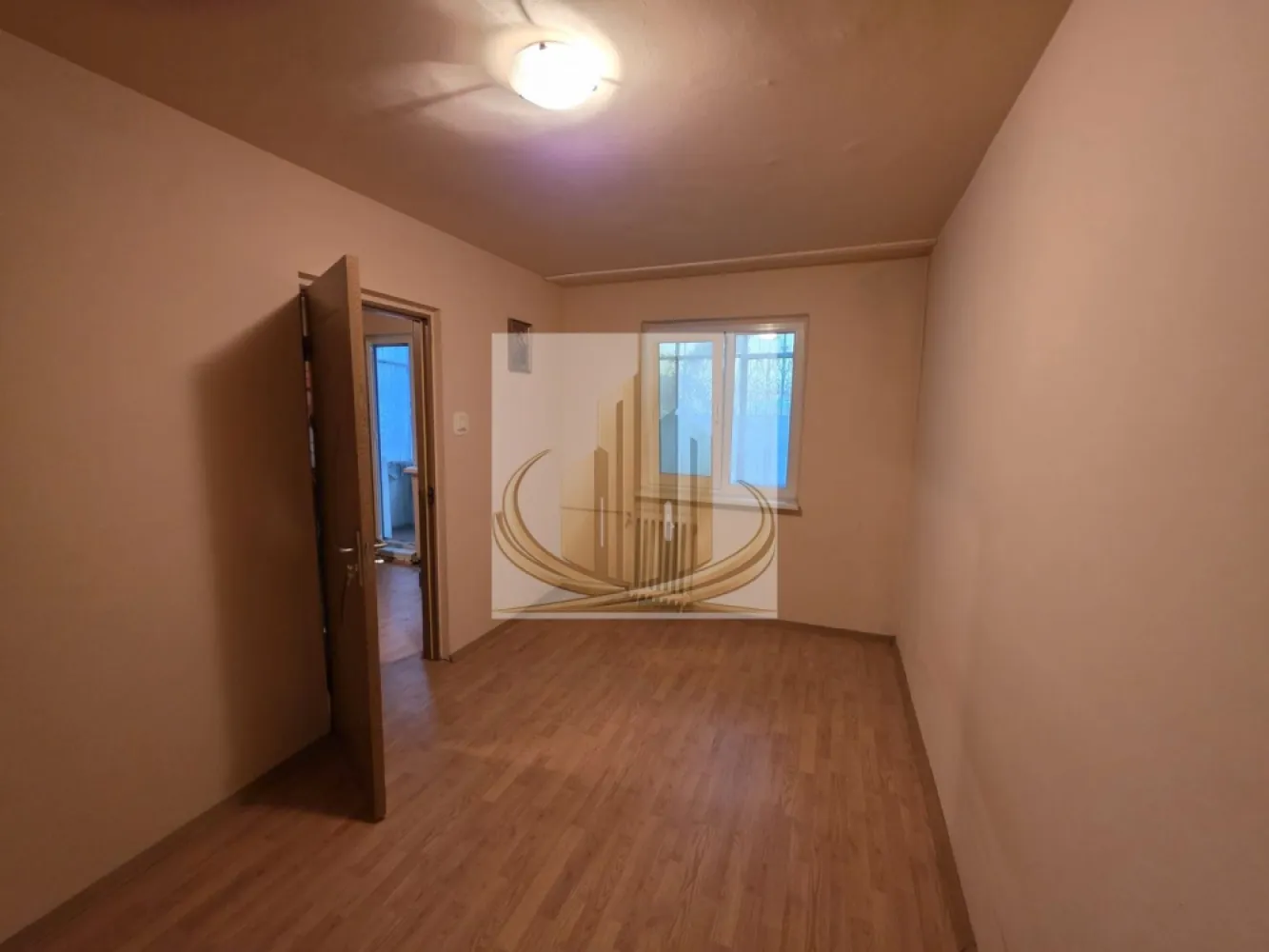 Apartament 2 camere 32 mp parter Dacia - Se oferă spre vânzare apartament cu 2 camere, situat la parter, în zona Dacia, într-o locație liniștită și bine conectată la mijloace de transport, magazine, școli și alte puncte de interes.

Suprafață utilă: 32 mp
Situat la parter
Compartimentare practică și eficientă
Balcon închis
Geamuri termopan
Ideal pentru locuit sau investiție

Apartamentul este potrivit pentru un cuplu, persoane în vârstă sau pentru închiriere datorită poziționării foarte bune.

Preț: 65000 EUR
Pentru mai multe informații și programări la vizionare: 0766459997

ID Intern: CP3079611