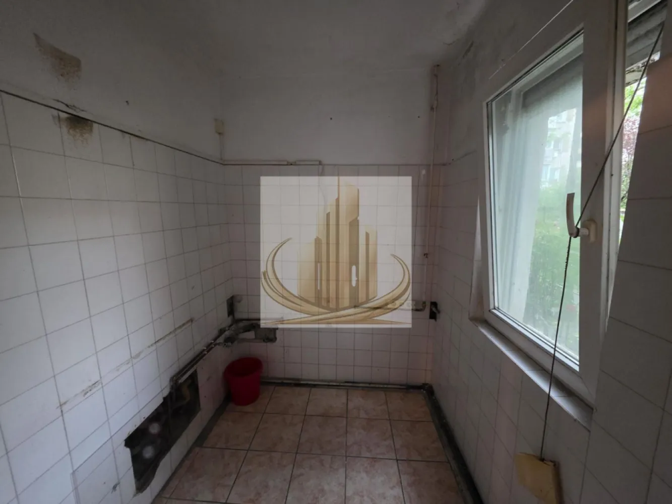 Apartament 2 camere 32 mp parter Dacia - Se oferă spre vânzare apartament cu 2 camere, situat la parter, în zona Dacia, într-o locație liniștită și bine conectată la mijloace de transport, magazine, școli și alte puncte de interes.

Suprafață utilă: 32 mp
Situat la parter
Compartimentare practică și eficientă
Balcon închis
Geamuri termopan
Ideal pentru locuit sau investiție

Apartamentul este potrivit pentru un cuplu, persoane în vârstă sau pentru închiriere datorită poziționării foarte bune.

Preț: 65000 EUR
Pentru mai multe informații și programări la vizionare: 0766459997

ID Intern: CP3079611