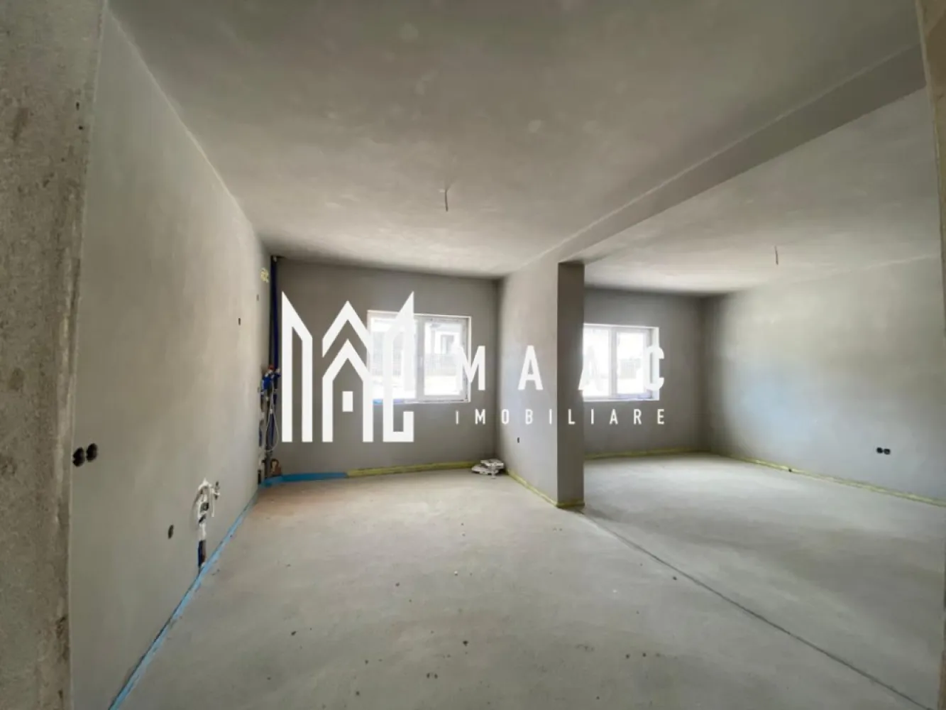 Casa Individuala | Curte 617MP | Cisnadie - MAAC Imobiliare va propune spre vanzare o casa individuala in suprafata utila de 165MP si o curte libera generoasa in suprafata de 617MP, in orasul Cisnadie. Locuinta este desfasurata pe Parter+Etaj astfel: - Parter - Hol 7.50MP, Casa Scarii 7.57MP, Bucatarie 15.68MP, Living 19.43 MP, Dormitor 1-18.93MP, Dormitor 2- 12.03MP, Baie 5.12MP; - Etaj : Hol 9.30MP, Bucatarie- 18.08MP cu iesire pe Balcon 6.04MP, Dormitor 1- 18.08MP, Dormitor 2-15.35MP, Dormitor 3-13.67MP cu iesire pe Balcon 6.04MP, Baie 5.12MP. Curtea este pavata de la si totodata are si o suprafata mare de teren cu gazon. Această proprietate se bucură de o locație intr-o zona liniștită și sigură, cu vedere spre Muntii Fagaras. Pentru mai multe detalii precizati telefonic ca ati vazut anuntul cu ID: CP1879178 . }}