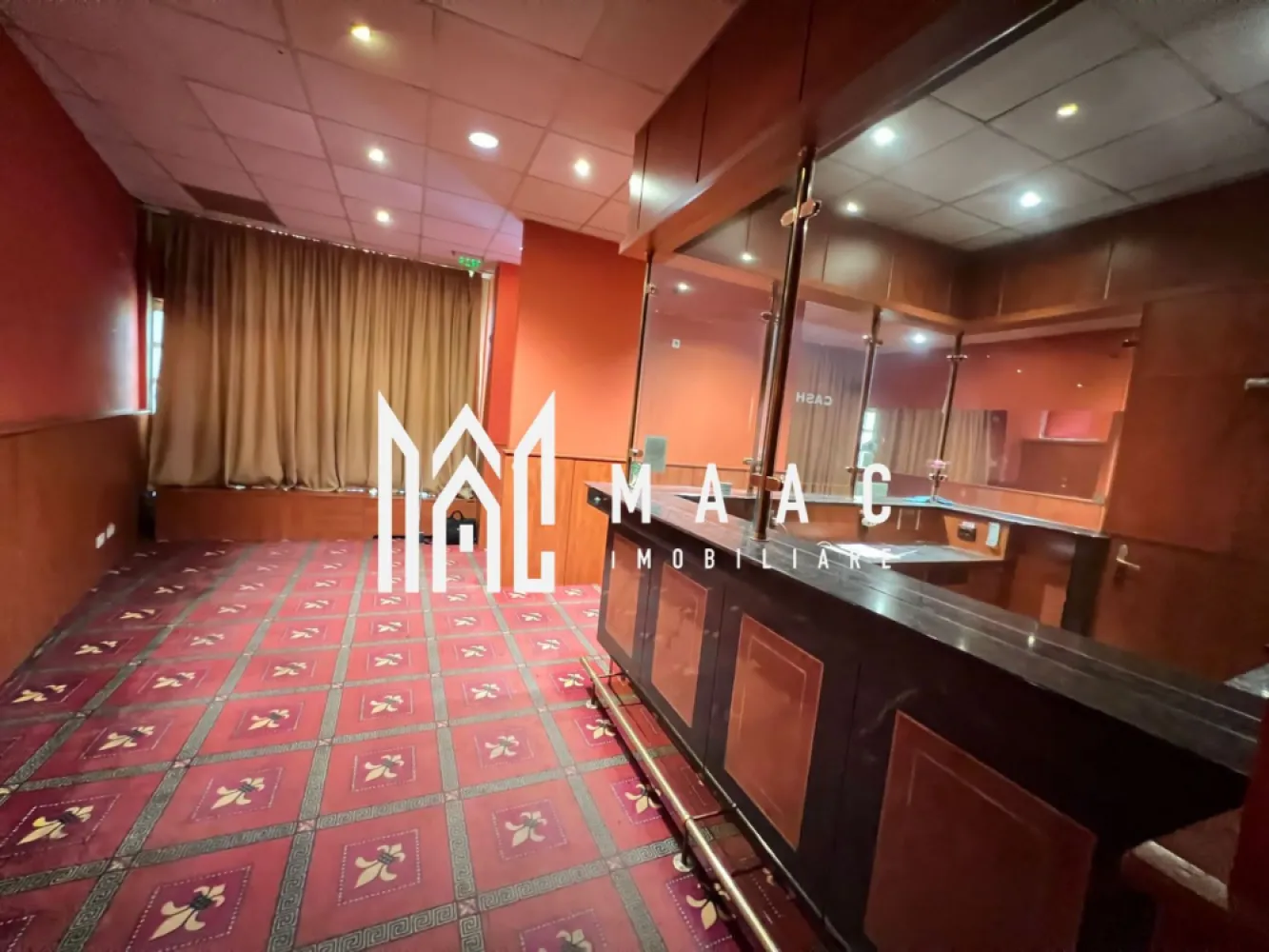 Spatiu comercial | Piata Mare | 95 MPU | Ultracentral - MAAC Imobiliare va prezinta un spatiu comercial ULTRACENTRAL. Localizare privilegiată: Situat in centrul orasului, ofera vizibilitate ridicată și accesibilitate ușoară. Zonă în plină dezvoltare, atractivă pentru clienți locali și turiști. Perioada contractuala: Perioada contractuala minim 3 ani. Se percepe garantie pe 2 luni fara TVA + 1 luna de chirie . Se acorda 2 saptamani pentru amenajari. Suprafață: Spațiu comercial cu o suprafață utilă de 95.4 mp utili. Potențial versatil: Ideal pentru diverse tipuri de afaceri și activități comerciale. Oportunitate de investiție: Spațiu comercial cu potențial de creștere într-o zonă în dezvoltare. Atrage atenția investitorilor și antreprenorilor datorită facilităților și localizării sale strategice. Pentru mai multe informatii, va rog sa ne contactati si sa specificati ID CP1873881. }}