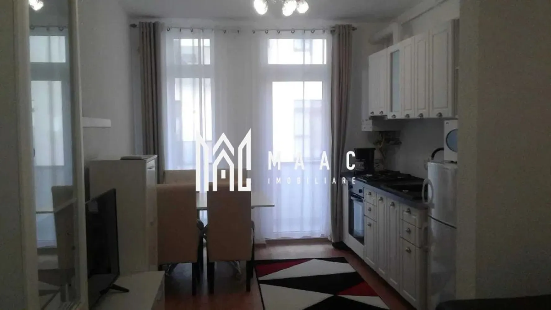 Apartament 2 Camere I Modern I Etaj 1 I City Residence - Vă oferim spre închiriere un apartament modern cu 2 camere decomandate, situat la etajul 1 al unui imobil dotat cu lift, ideal pentru cei care își doresc confort, accesibilitate și o locație bine conectată.

Locuința are o suprafață utilă de 41 mp, la care se adaugă un balcon generos de 7 mp, perfect pentru relaxare sau spațiu suplimentar de confort.

Compartimentare și dotări:
Living luminos
Dormitor decomandat
Bucătărie practică și bine organizată
Baie dotată cu duș și toate utilitățile necesare
Balcon de 7 mp
Pardoseli din lemn ce oferă un ambient cald și primitor

Beneficii:
Etaj 1 – acces facil și confort sporit
Imobil prevăzut cu lift
Loc de parcare inclus în preț
Compartimentare eficientă și funcțională
Ideal pentru cupluri sau persoane active

Localizare:
Aproape de parcuri și zone comerciale
Acces rapid către școli, grădinițe și centre medicale
Stații de transport public în imediata apropiere
Zonă bine conectată și apreciată pentru confortul urban

Un apartament modern și primitor, potrivit pentru cei care caută o locuință echilibrată, într-o zonă cu acces rapid către toate facilitățile importante ale orașului.

Pentru informati si vizionari: CP3081990