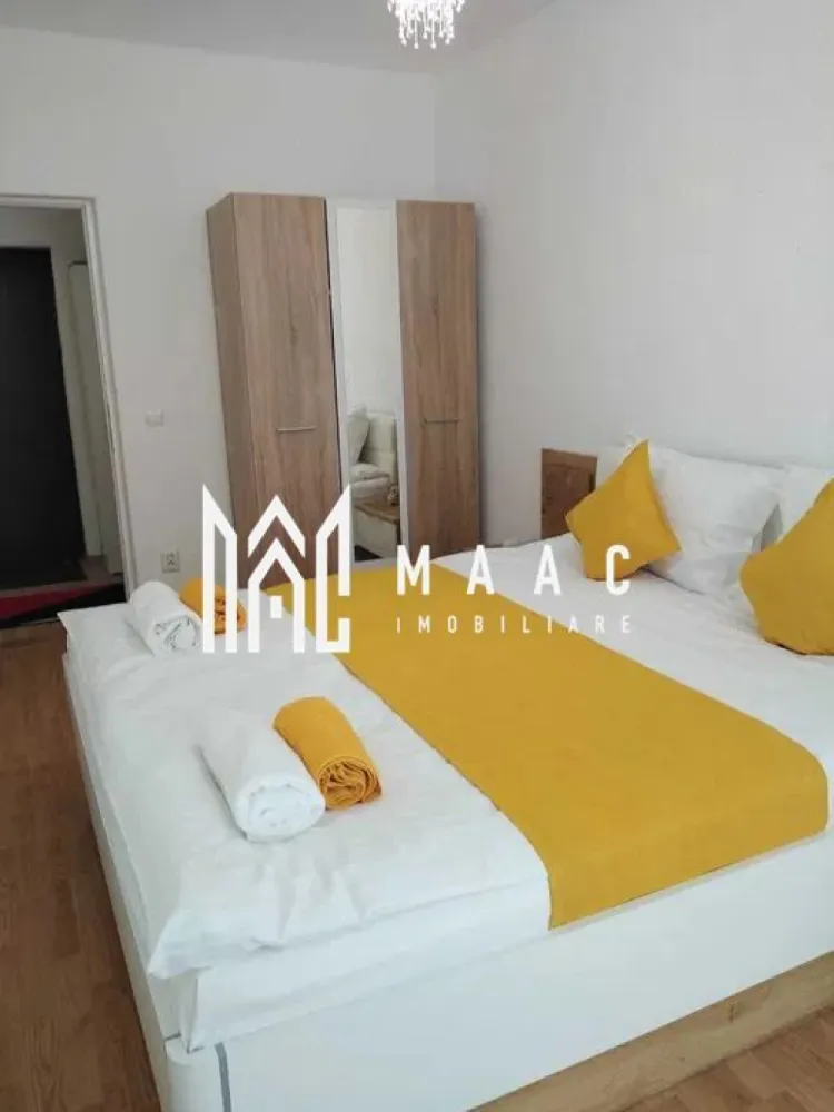 Apartament 2 Camere I Modern I Etaj 1 I City Residence - Vă oferim spre închiriere un apartament modern cu 2 camere decomandate, situat la etajul 1 al unui imobil dotat cu lift, ideal pentru cei care își doresc confort, accesibilitate și o locație bine conectată.

Locuința are o suprafață utilă de 41 mp, la care se adaugă un balcon generos de 7 mp, perfect pentru relaxare sau spațiu suplimentar de confort.

Compartimentare și dotări:
Living luminos
Dormitor decomandat
Bucătărie practică și bine organizată
Baie dotată cu duș și toate utilitățile necesare
Balcon de 7 mp
Pardoseli din lemn ce oferă un ambient cald și primitor

Beneficii:
Etaj 1 – acces facil și confort sporit
Imobil prevăzut cu lift
Loc de parcare inclus în preț
Compartimentare eficientă și funcțională
Ideal pentru cupluri sau persoane active

Localizare:
Aproape de parcuri și zone comerciale
Acces rapid către școli, grădinițe și centre medicale
Stații de transport public în imediata apropiere
Zonă bine conectată și apreciată pentru confortul urban

Un apartament modern și primitor, potrivit pentru cei care caută o locuință echilibrată, într-o zonă cu acces rapid către toate facilitățile importante ale orașului.

Pentru informati si vizionari: CP3081990