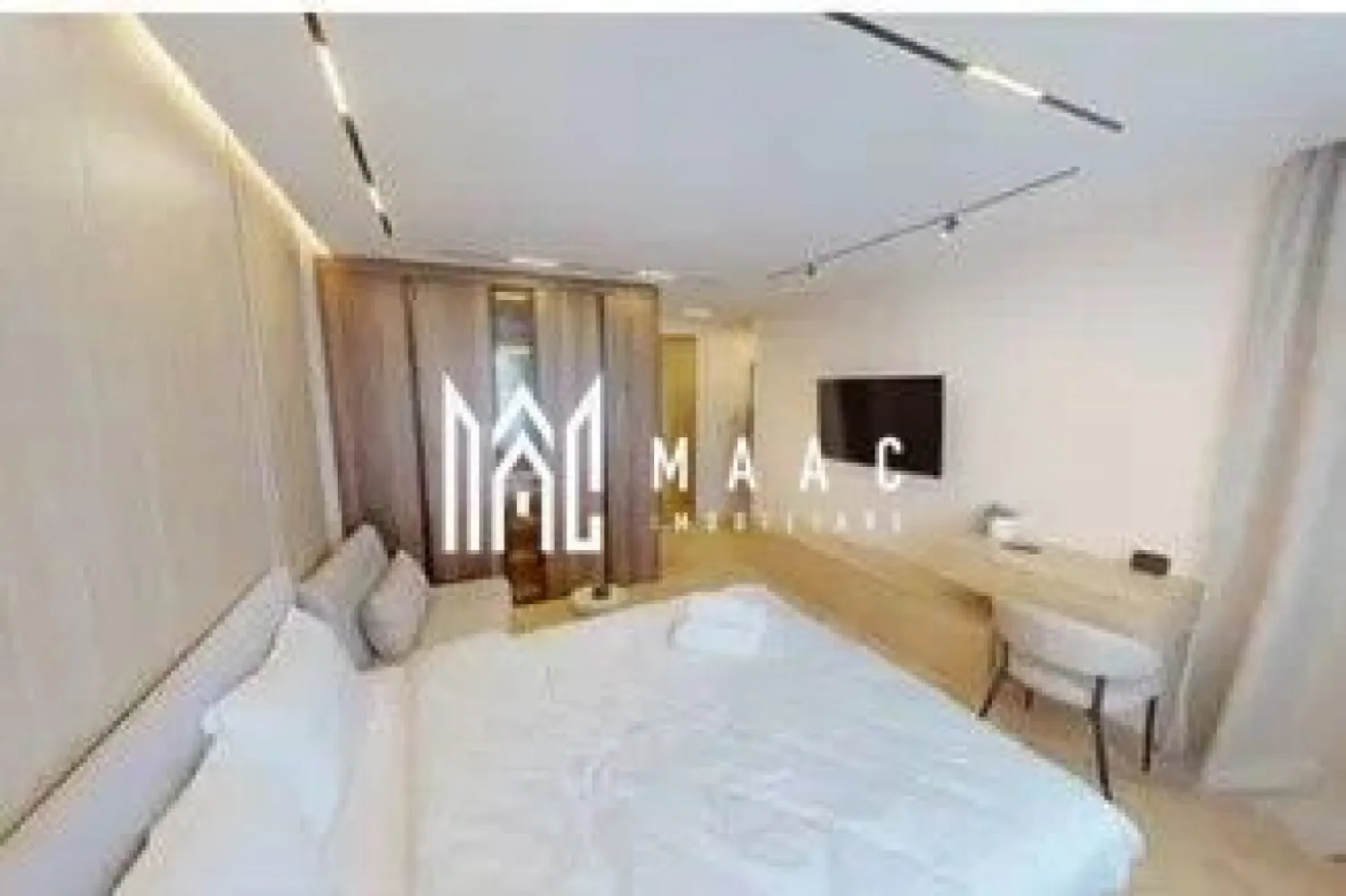 Apartament 1 camera | Etaj 2 | Modern | Parcare | Lazaret - MAAC Imobiliare vă prezintă un apartament cu 1 cameră, situat la etajul 2 din 4, într-un imobil modern cu lift, amplasat într-un cartier rezidențial din zona Henri Coandă.

Compartimentare:
Dormitor
Bucătărie separată
Hol de acces
Baie cu cabină de duș
Balcon de aproximativ 3 mp, cu acces atât din dormitor, cât și din bucătărie

Caracteristici și dotări:
Etaj 2 din 4
Bloc dotat cu lift
Construcție din anul 2020
Încălzire în pardoseală
Se vinde complet mobilat și utilat, exact ca în fotografii
Loc de parcare inclus.

Avantaje:
Zonă rezidențială liniștită, cu acces facil către magazine, mijloace de transport și puncte de interes.

Pentru mai multe detalii precizati telefonic ca ati vazut anuntul cu ID: CP3072283