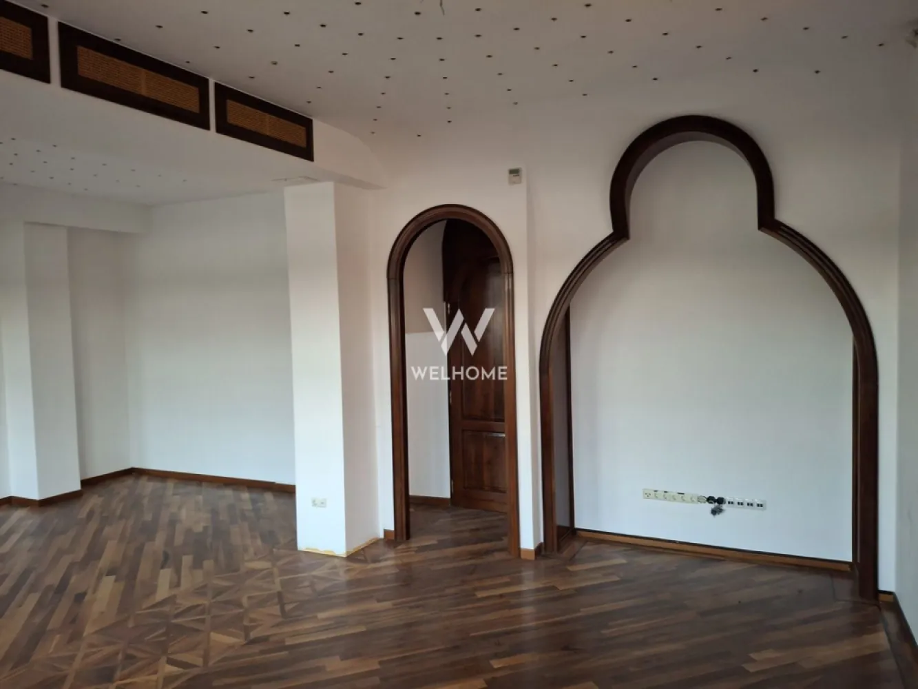 Spatii de inchiriat Sibiu - Oferim spre închiriere spații cu suprafețe variabile, adaptabile în funcție de necesitățile activității dumneavoastră, situate într-o zonă accesibilă și bine poziționată din Sibiu – Strada Malului.

Spațiile sunt potrivite pentru:

-birouri
-cabinete medicale
-fizioterapie / recuperare
-psihologie / nutriție
-activități administrative sau comerciale
-alte activități profesionale

Clădirea dispune de mai multe încăperi cu suprafețe diverse, oferind flexibilitate pentru amenajare și organizare în funcție de domeniul de activitate.

Avantajele zonei:

-acces facil către principalele zone ale orașului
-poziționare într-o zonă liniștită și ușor accesibilă
-proximitate față de zone rezidențiale și comerciale
-vizibilitate bună pentru activități profesionale
-posibilități de parcare în zonă

Preț: 7 euro/mp

Pentru detalii suplimentare și vizionări, vă rugăm să ne contactați telefonic.