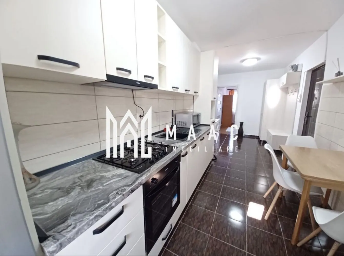 Apartament 3 camere | Etaj 1 | 70 MPU | Central - MAAC Imobiliare vă propune spre închiriere un apartament cu 3 camere, situat la etajul 1, într-o zonă liniștită din Sibiu.
Locuința este complet mobilată și utilată, fiind pregătită pentru mutare imediată.

Detalii apartament
Suprafață utilă: 70 mp
Etaj: 1
3 camere
Compartimentare practică și spațioasă
Dotări și avantaje
Complet mobilat și utilat
Spațiu generos și luminos
Zonă liniștită
Gata de locuit
Condiții închiriere
Nu se acceptă animale de companie

Pentru informații suplimentare, menționează codul ID: CP3078128