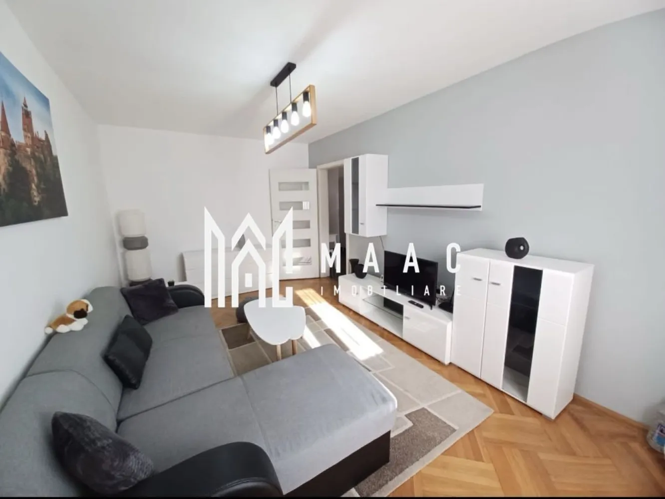 Apartament 3 camere | Etaj 1 | 70 MPU | Central - MAAC Imobiliare vă propune spre închiriere un apartament cu 3 camere, situat la etajul 1, într-o zonă liniștită din Sibiu.
Locuința este complet mobilată și utilată, fiind pregătită pentru mutare imediată.

Detalii apartament
Suprafață utilă: 70 mp
Etaj: 1
3 camere
Compartimentare practică și spațioasă
Dotări și avantaje
Complet mobilat și utilat
Spațiu generos și luminos
Zonă liniștită
Gata de locuit
Condiții închiriere
Nu se acceptă animale de companie

Pentru informații suplimentare, menționează codul ID: CP3078128