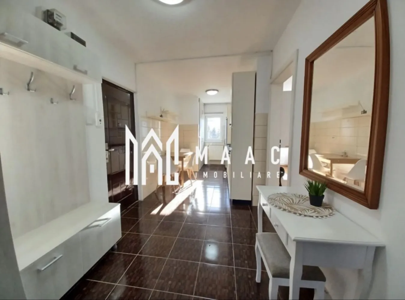 Apartament 3 camere | Etaj 1 | 70 MPU | Central
