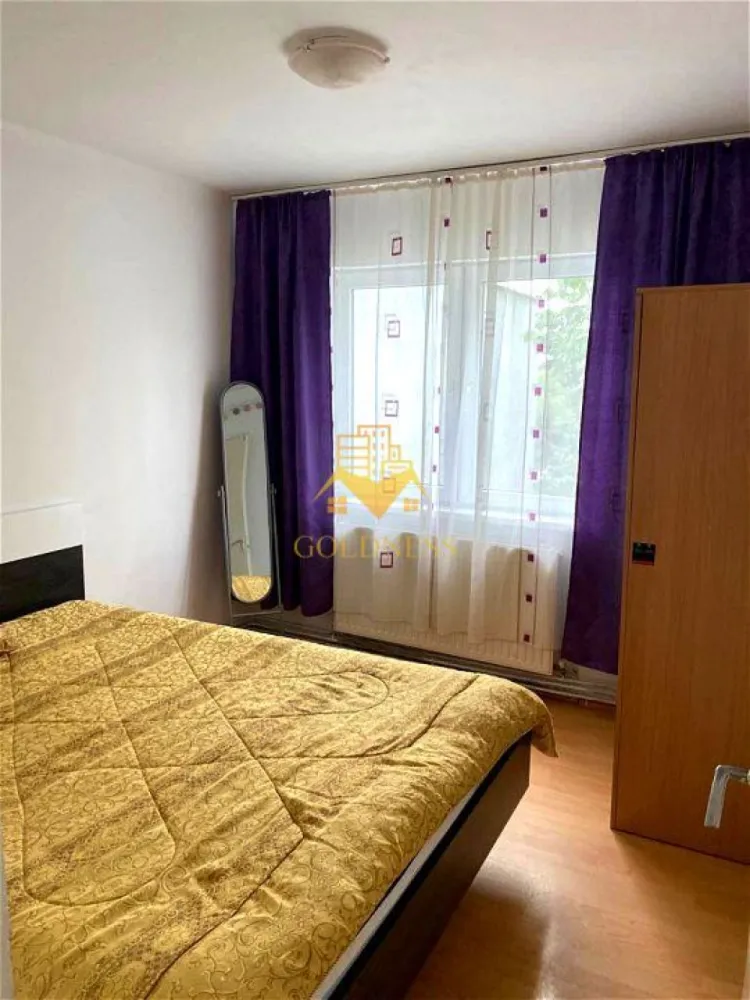 2 camere, Manastur, Primaverii, Panemar, Bucium, Academia de Muzica - GOLDNESS Imobiliare vă propune spre vanzare un apartament cu 2 camere semidecomandate mobilat și utilat, la etajul 4 într-un imobil de 4 etaje, în Cartierul Manastur, Zona Bucium. Pozitionare - Estica. 

Apartamentul este compartimentat astfel:
 - dormitor cu pat matrimonial, dulap
 - living (camera de trecere) cu o canapea extensibilă
 -bucatarie complet utilata, loc de servit masa
 - baie cu cada, calorifer port prosop inox.

Imobilul este dotat cu toate cele necesare- centrală proprie, mașină de spălat haine, frigider, aragaz, hotă, etc. 
Se află în apropierea stațiilor de transport în comun, magazine, restaurante, spații verzi, farmacii, etc. 

Dacă sunteți interesați de acest apartament și doriți să îl vizionați, dar și pentru alte oferte sau detalii nu ezitați să ne contactați telefonic sau prin e-mail. Vă stăm la dispoziție!

Pentru intermediere se percepe un comision de 2% din prețul vanzarii!