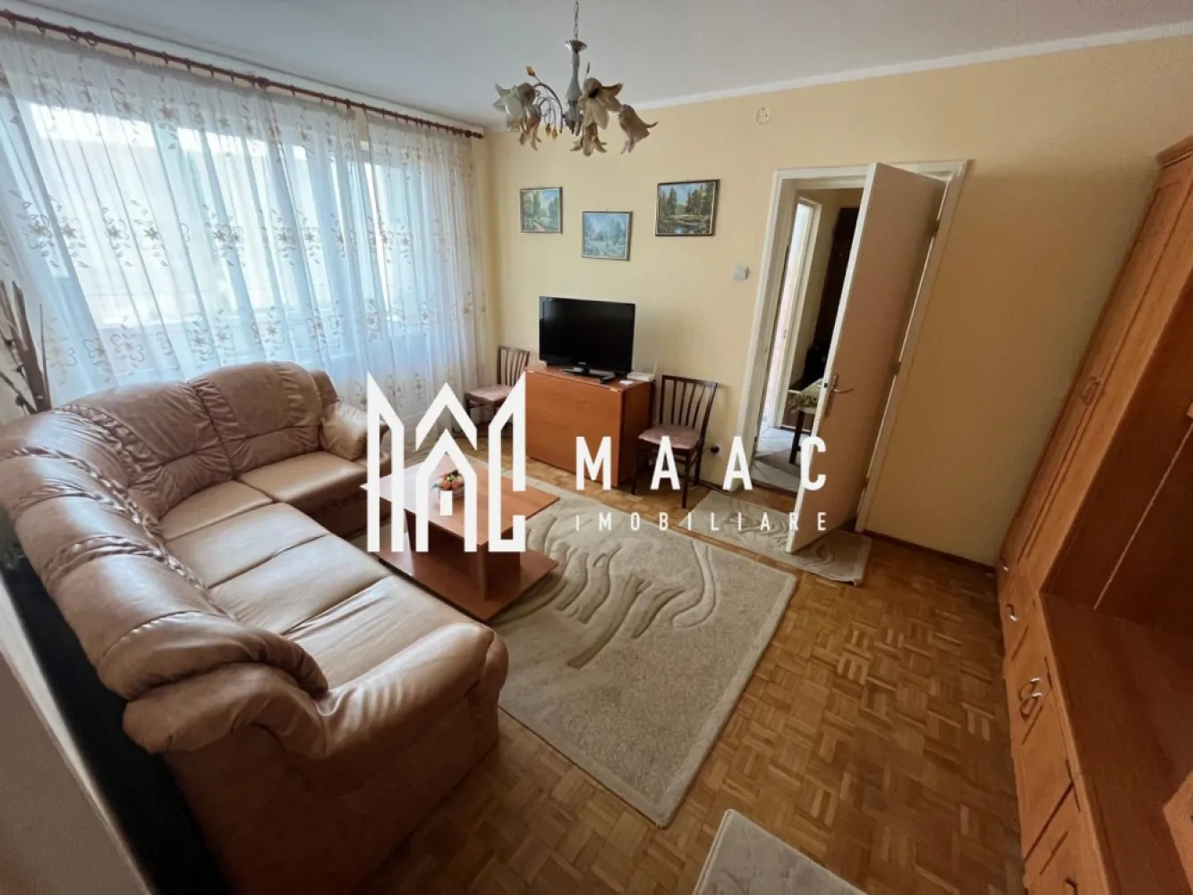 Apartament 2 camere I Decomandat I Etajul 2 I vizavi de poliție Pe Milea - MAAC imobiliare va propune spre închiriere un apartament situat la etajul 2 lângă Poliție pe strada Vasile Milea 
Compus din 1 dormitor ,1 living ,Bucatrie separată ,Baie 
 Pentru mai multe detalii precizați ca ați văzut anunțul cu ID CP3080673
