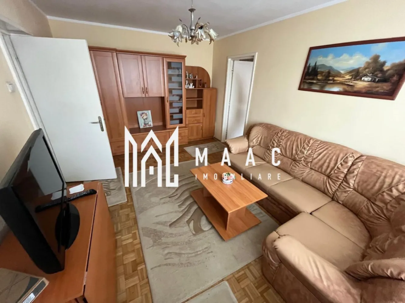 Apartament 2 camere I Decomandat I Etajul 2 I vizavi de poliție Pe Milea - MAAC imobiliare va propune spre închiriere un apartament situat la etajul 2 lângă Poliție pe strada Vasile Milea 
Compus din 1 dormitor ,1 living ,Bucatrie separată ,Baie 
 Pentru mai multe detalii precizați ca ați văzut anunțul cu ID CP3080673