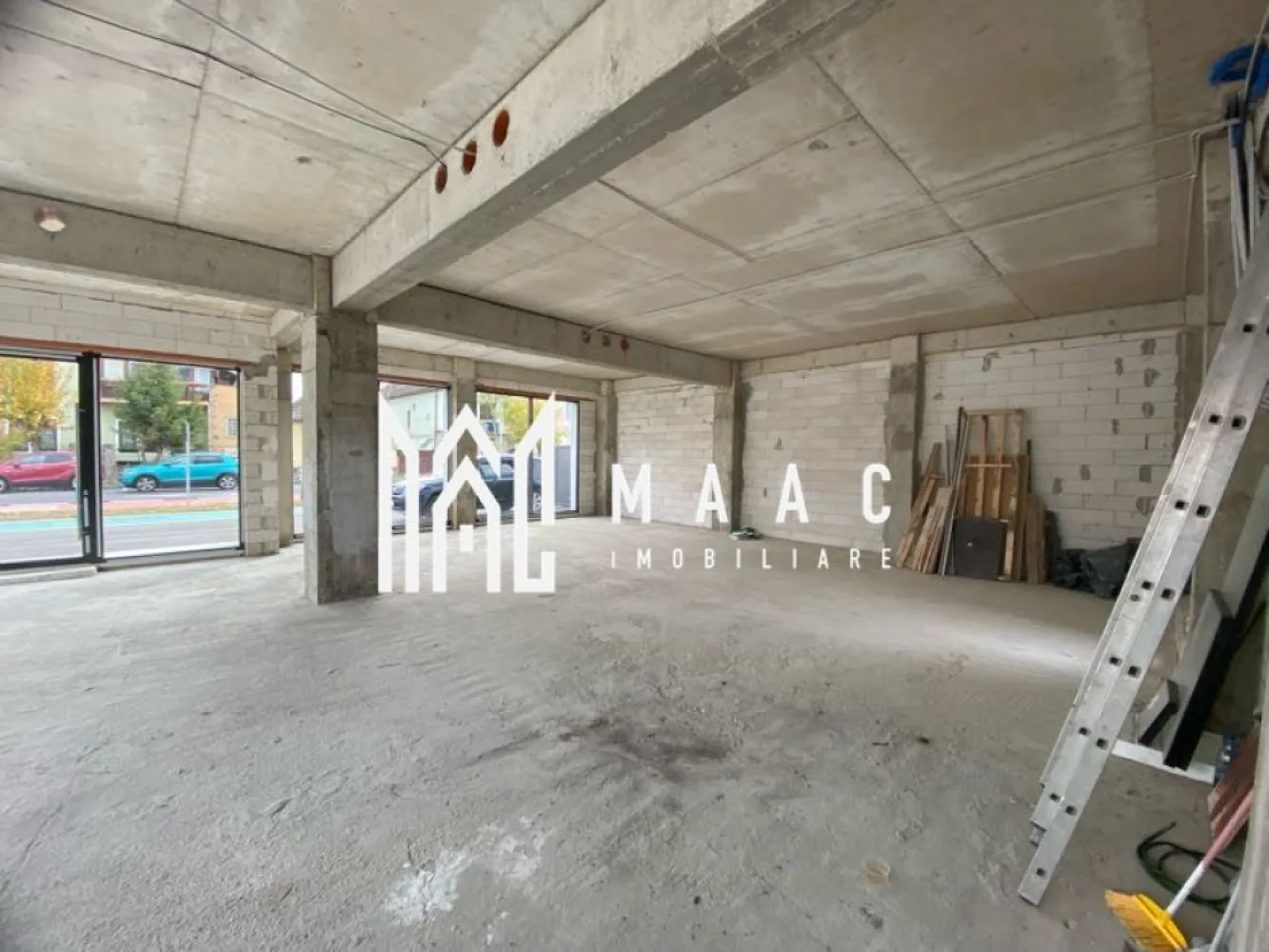 Spatiu birouri | Etaj 1 sau Etaj 2| Suprafata 157 mp | Sibiu - Descriere: Suprafață utilă pentru un singur nivel: 157 mp Stadiu: Predare la cheie cu incalzire in pardoseala Facilități: 5 locuri parcare supraterane, 9 locuri parcare subterane Poate fi închiriat impreuna cu etajul 2 sau separat. Avantaje: Parcare privată: Garaj subteran și locuri supraterane Proximitate: Zona de business, Parcul Sub Arini, clinici, notariate, agenții bancare Pozitionare excelentă: Colț, vizibilitate maximă, expunere la trafic intens Ideală pentru companii ce caută un sediu modern și funcțional într-o locație strategică. Pentru mai multe informații sau pentru a programa o vizionare, nu ezitați să ne contactați, specificand ID CP1870835. }}