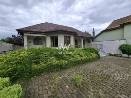 Casa individuala intima cu teren mare in Avrig, Sibiu