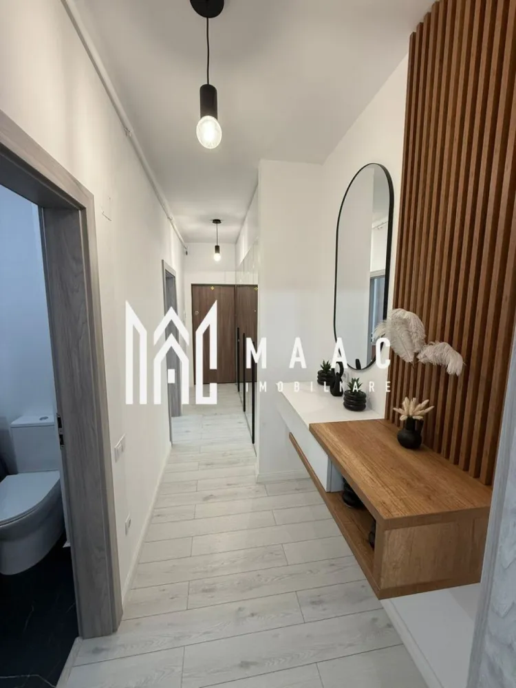 Apartament 2 camere - prima închiriere | Loc de parcare - MAAC Imobiliare vă propune spre închiriere un apartament modern, confortabil și luminos, situat la parterul unui imobil nou. Locuința are o suprafață utilă de 55 mp, la care se adaugă un balcon de 5 mp, și este decomandată, oferind un spațiu bine compartimentat și funcțional.

Detalii și beneficii:

Compartimentare: decomandat, 2 camere (living generos și dormitor spațios)
Bucătărie complet utilată și mobilată
Baie modernă, finisaje de calitate
Loc de parcare inclus în preț
Prima închiriere – totul este nou
Imobil situat într-o zonă liniștită, aproape de puncte de interes (transport, magazine, etc.)

Nu se accepta animale de companie
Se percepe o garantie in valoarea unei chirii lunare.
Disponibil imediat.

Pentru mai multe detalii, vă rugăm să menționați telefonic că ați văzut anunțul cu CP3082277