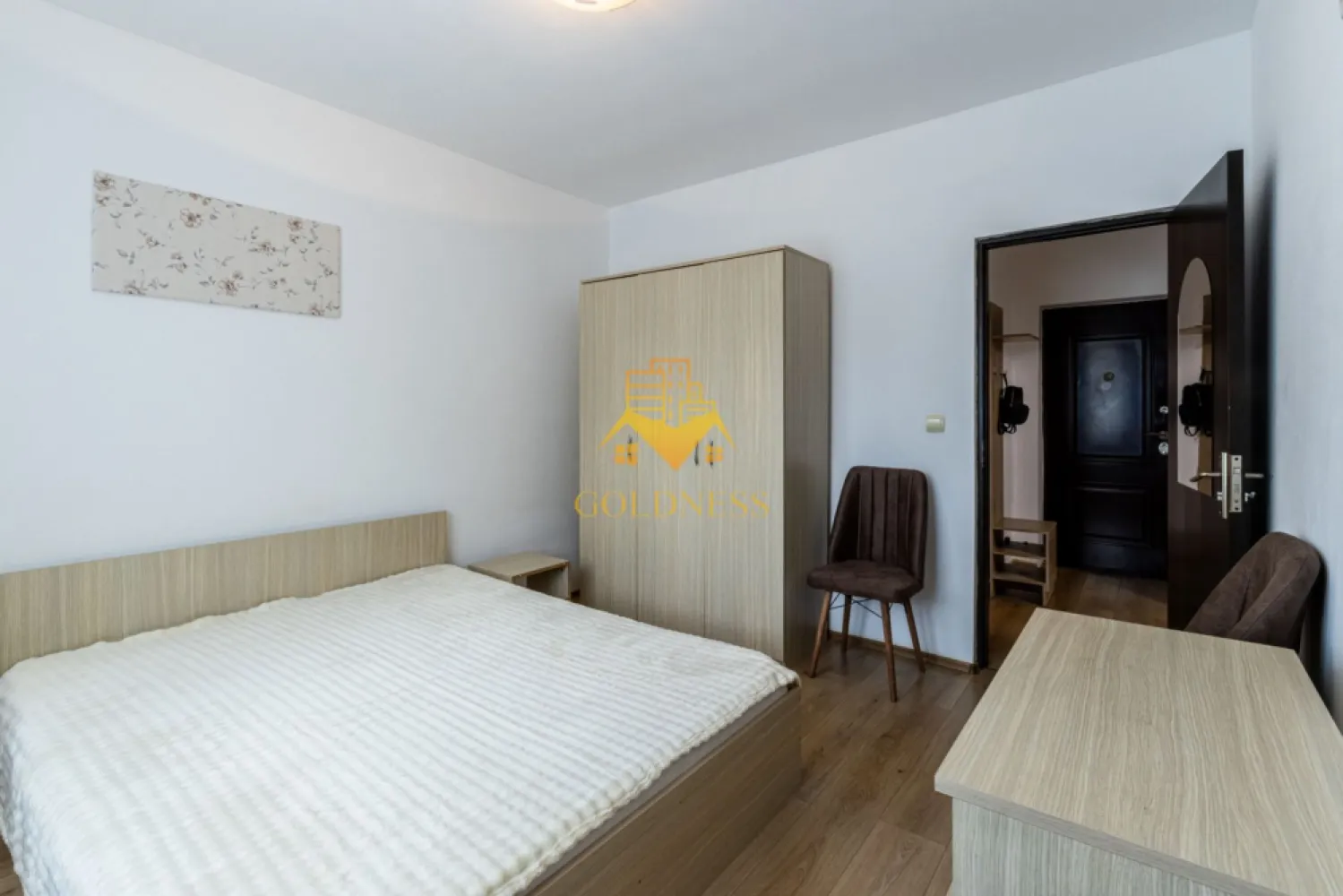 2 camere, modern, Gheorgheni Teodor Mihali Zona FSEGA Iulius Mall - GOLDNESS Imobiliare vă propune spre închiriere un apartament cu 2 camere complet mobilat și utilat, la etajul 3 într-un imobil de 4 etaje, în Cartierul Gheorgheni.
Posibilitate de parcare in zona!
Se află în apropierea stațiilor de transport în comun, magazine, restaurante, spații verzi, farmacii, etc. 

Apartamentul este compartimentat astfel:
 - dormitor cu pat matrimonial, dressing, noptiere
 - living cu bucatarie open space complet utilată și mobilată, canapea extensibilă, loc de servit masa 
 - baie cu cabina de dus, calorifer port prosop și dulap pentru depozitare.

Imobilul este dotat cu toate cele necesare- centrală proprie, frigider, aragaz, hotă, mașină de spălat haine, etc. 

Dacă sunteți interesați de acest apartament și doriți să îl vizionați, dar și pentru alte oferte nu ezitați să ne contactați telefonic sau prin e-mail. Vă stăm la dispoziție!

Pentru intermediere se percepe un comision de 50% din prețul chiriei!