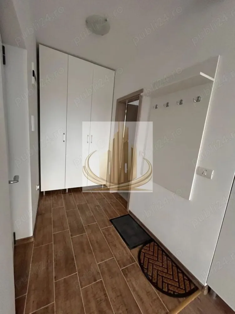 Apartament 1 Cameră |2 Parcări Acoperite | Bloc Nou | Giroc – Hotel IQ - Grand Mobilis Imobiliare vă propune spre închiriere un apartament modern cu 1 cameră, situat în Giroc, la doar câteva minute de Hotel IQ, într-o zonă liniștită, dar foarte bine conectată cu orașul și principalele puncte de interes.

Proprietatea este ideală pentru un cuplu, un student sau un medic rezident, datorită poziției excelente și accesului rapid către Complexul Studențesc și Spitalul Județean.

📐 Compartimentare:
Cameră spațioasă cu hol
Bucătărie separată
Baie
Balcon generos, cu 2 căi de acces

📍 Apartamentul este situat la etajul 2, într-un bloc nou și bine întreținut.

🏢 Dotări & beneficii:
Complet mobilat și utilat
Încălzire în pardoseală
Centrală proprie
Aer condiționat
Internet
Bloc nou
2 locuri de parcare acoperite incluse

👉 Apartamentul oferă un nivel ridicat de confort și costuri reduse de întreținere.

📍 Locație – unul dintre marile avantaje:

Proprietatea beneficiază de o poziție excelentă, fiind situată într-o zonă liniștită, dar foarte bine conectată.

În imediata apropiere regăsim:

centrul comercial din Giroc
farmacii
brutării
sală de sport
restaurante și cafenele
magazine și supermarketuri

👉 La doar câteva minute distanță:

terenuri de fotbal
terenuri de tenis
terenuri de volei pe nisip
parcuri pentru copii
mijloace de transport în comun

✔️ Acces rapid către:

Calea Girocului
Spitalul Județean
Complexul Studențesc
principalele artere ale orașului

📞 Pentru mai multe informații și programarea unei vizionări, echipa Grand Mobilis Imobiliare vă stă la dispoziție!
ID Intern: CP3082428