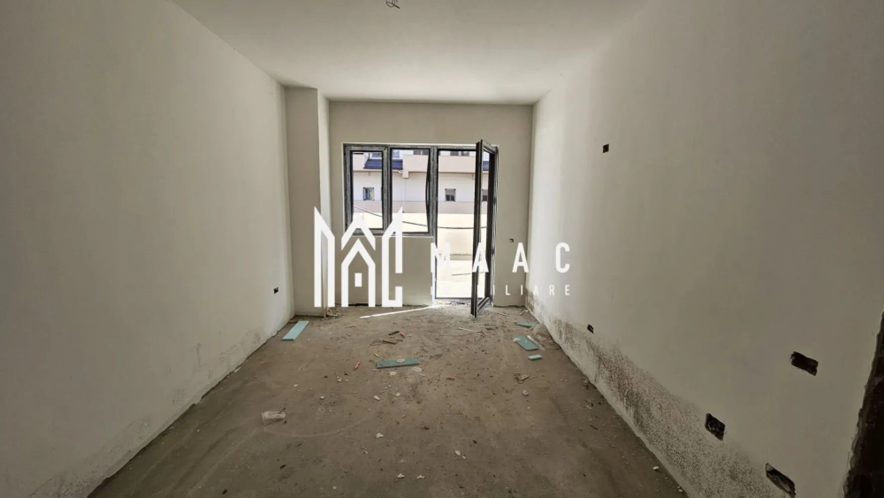 Apartament 2 camere cu predare la Cheie | Bulevard | ID-MO117 - MAAC Imobiliare vă propune spre vânzare un apartament cu 2 camere si o terasa generoasa, cu predare la cheie ( in curs de finisare) si loc de parcare exterior, pozitionata la parterul inalt al unui bloc nou P+7 pe Bulevardul Dem Radulescu. PREȚ 89.000| Apartamentul este compus din: -living cu acces la terasa -dormitor -bucătărie închisă cu acces la terasa -baie cu geam -terasa spatioasa (aproximativ 40 mp) Apartamentul se va preda finisat la cheie,(glet,lavabil,parchet, gresie,obiecte sanitare), cu incalzire in pardoseala. MAAC Imobiliare vine în sprijinul dumneavoastră cu: -Consultanță imobiliară -Consiliere juridică -îndrumare financiară -Atenție, respect și corectitudine Sunați acum pentru a programa o vizionare! - CP2777150 }}