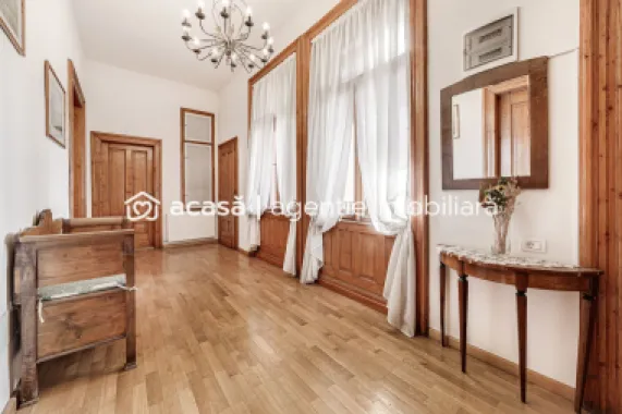 Bijuterie arhitecturală cu istorie. Confort modern, Ultracentral.
