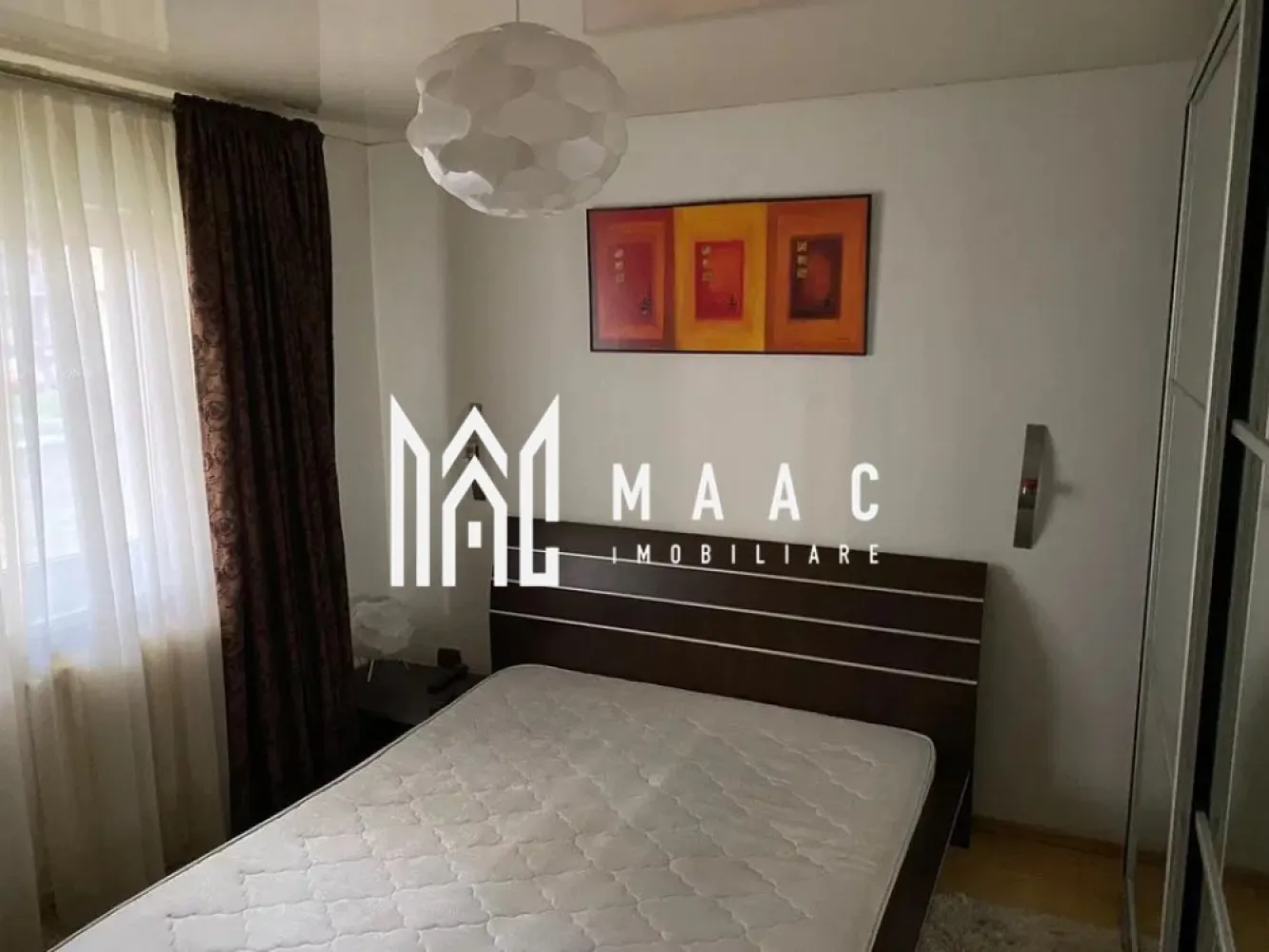Apartament 3 Camere I Decomandat I Parter Inalt I Turnisor - Se oferă spre închiriere apartament cu 3 camere decomandate, situat la parter înalt al unui imobil cu 4 etaje din zona Turnișor, o locație apreciată pentru liniște, accesibilitate și accesul rapid către oraș.

Locuința este complet mobilată și utilată, fiind ideală pentru familie, cupluri sau persoane care își doresc spațiu și confort.

Caracteristici:
3 camere decomandate
Parter înalt
Imobil cu 4 etaje
Complet mobilat și utilat
Compartimentare practică și spațioasă
Apartament bine întreținut

Avantaje:
Disponibil imediat
Zonă liniștită și bine conectată
Ideal pentru familie
Acces facil către magazine, transport public și alte facilități
Poziționare practică și confortabilă

Un apartament spațios și funcțional, pregătit pentru mutare imediată, într-o zonă apreciată din Sibiu.

Pentru informati si vizionari: CP3082737