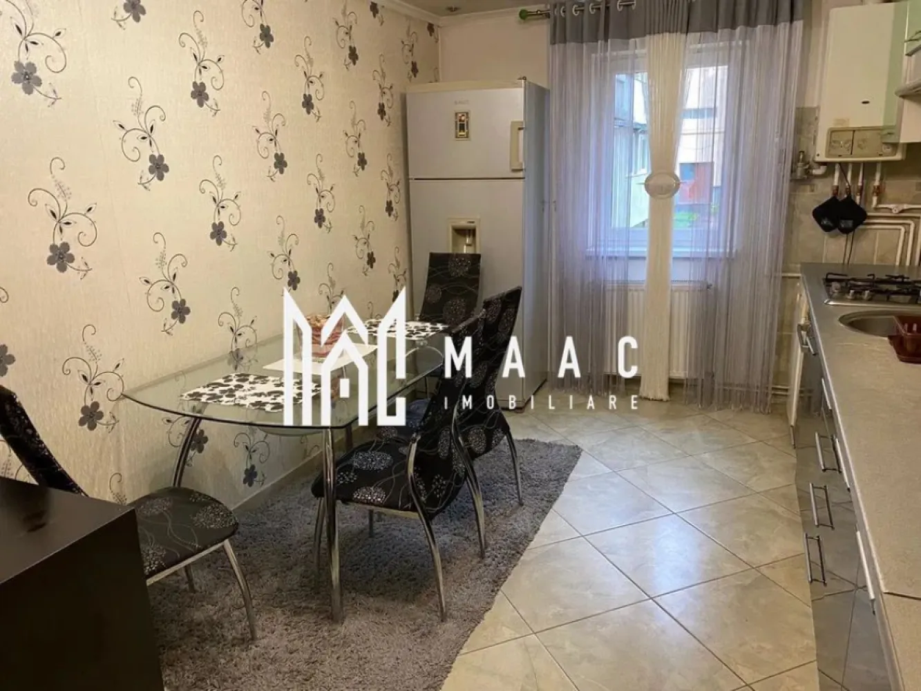 Apartament 3 Camere I Decomandat I Parter Inalt I Turnisor - Se oferă spre închiriere apartament cu 3 camere decomandate, situat la parter înalt al unui imobil cu 4 etaje din zona Turnișor, o locație apreciată pentru liniște, accesibilitate și accesul rapid către oraș.

Locuința este complet mobilată și utilată, fiind ideală pentru familie, cupluri sau persoane care își doresc spațiu și confort.

Caracteristici:
3 camere decomandate
Parter înalt
Imobil cu 4 etaje
Complet mobilat și utilat
Compartimentare practică și spațioasă
Apartament bine întreținut

Avantaje:
Disponibil imediat
Zonă liniștită și bine conectată
Ideal pentru familie
Acces facil către magazine, transport public și alte facilități
Poziționare practică și confortabilă

Un apartament spațios și funcțional, pregătit pentru mutare imediată, într-o zonă apreciată din Sibiu.

Pentru informati si vizionari: CP3082737