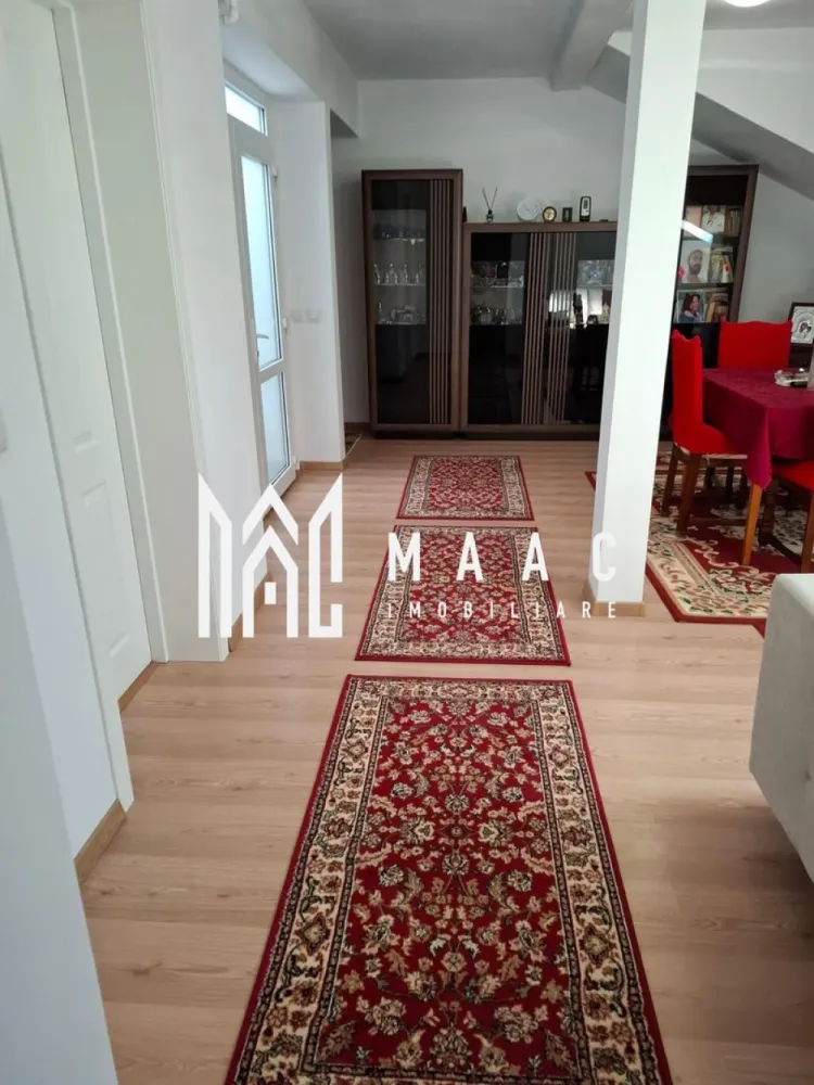 Apartament 3 camere | Etaj 2 | Mobilat | 68 MPU | Turnisor - MAAC Imobiliare vă prezintă spre vânzare un apartament cu 3 camere, situat la etajul 2 din 2 în zona Turnisor din Sibiu.

Caracteristici:
Apartament cu 3 camere decomandat.
Suprafață utilă de 68 mp.
Situat la etajul 2 din 2.
Construcție relativ nouă, anul 2020.
Compartimentare practică și eficientă.

Compartimentare:
Hol de acces.
Living spațios.
Bucătărie.
Două dormitoare.
Baie.

Dotări și confort:
Centrală termică proprie.
Încălzire prin calorifere.

Mobilare și utilare
Apartamentul se vinde mobilat, conform fotografiilor.
Pregătit pentru mutare imediată.

Avantaje locație
Zonă bine dezvoltată, cu acces rapid către magazine, școli și mijloace de transport.
În apropiere se regăsesc toate facilitățile necesare unui trai confortabil.

Pentru mai multe detalii precizati telefonic ca ati vazut anuntul cu ID: CP3052225