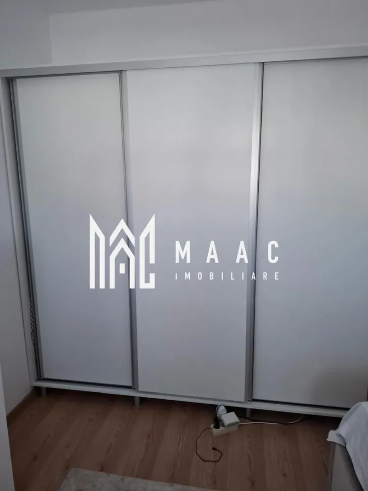 Apartament 3 camere | Etaj 2 | Mobilat | 68 MPU | Turnisor - MAAC Imobiliare vă prezintă spre vânzare un apartament cu 3 camere, situat la etajul 2 din 2 în zona Turnisor din Sibiu.

Caracteristici:
Apartament cu 3 camere decomandat.
Suprafață utilă de 68 mp.
Situat la etajul 2 din 2.
Construcție relativ nouă, anul 2020.
Compartimentare practică și eficientă.

Compartimentare:
Hol de acces.
Living spațios.
Bucătărie.
Două dormitoare.
Baie.

Dotări și confort:
Centrală termică proprie.
Încălzire prin calorifere.

Mobilare și utilare
Apartamentul se vinde mobilat, conform fotografiilor.
Pregătit pentru mutare imediată.

Avantaje locație
Zonă bine dezvoltată, cu acces rapid către magazine, școli și mijloace de transport.
În apropiere se regăsesc toate facilitățile necesare unui trai confortabil.

Pentru mai multe detalii precizati telefonic ca ati vazut anuntul cu ID: CP3052225