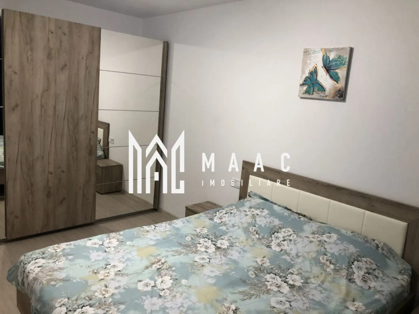 Apartament 2 camere | Balcon | Parcare | Cartierul Arhitectilor - MAAC Imobiliare vă propune spre închiriere un apartament cu 2 camere, complet mobilat și utilat, situat într-o zonă accesibilă și liniștită din Sibiu.
Locuința este pregătită pentru mutare imediată și oferă confortul necesar pentru locuire pe termen lung.

Detalii apartament
Suprafață utilă: 55 mp
2 camere
Balcon
Loc de parcare inclus
Dotări și avantaje
Complet mobilat și utilat
Spațiu bine compartimentat
Locuință luminoasă și practică
Gata de mutare
Condiții închiriere
Nu se acceptă animale de companie
Potrivit pentru
 cuplu
 persoană singură
 chirie pe termen lung

Pentru informații suplimentare, menționează codul ID: CP3082281