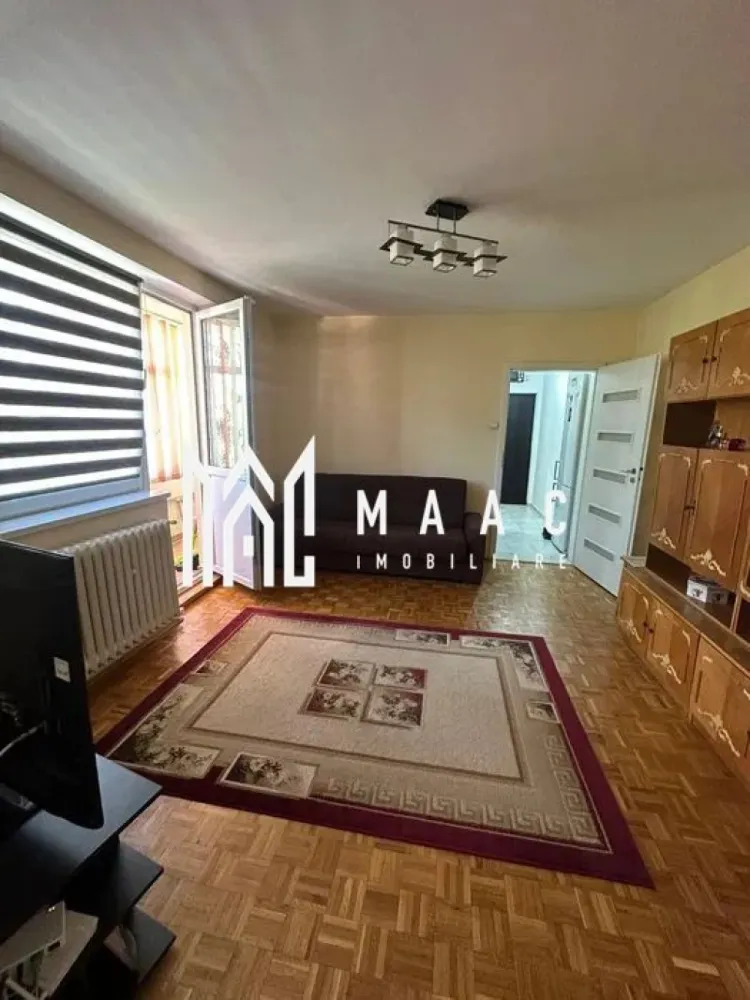 Apartament 2 Camere I Etaj 4 I Mobilat I zona Cedonia - Se oferă spre închiriere apartament cu 2 camere, situat in Cedonia într-o zonă liniștită și foarte bine poziționată din Sibiu.

Locuința are o suprafață de aproximativ 37 mp, este nedecomandată și se află la etajul 4, fiind ideală pentru studenți, cupluri sau persoane active care își doresc acces rapid către toate punctele importante ale orașului.

Caracteristici:
2 camere
Suprafață utilă: aproximativ 40 mp
Etaj 4
Compartimentare practică

Zonă liniștită și accesibilă
Disponibil imediat

Avantaj major – localizare excelentă:

Apartamentul se află în imediata apropiere a:
Liceului Economic
Liceului Pedagogic
Facultății de Inginerie
Facultății de Litere
Facultății de Științe Economice
Toate fiind accesibile inclusiv pietonal.

Facilități în apropiere:
Restaurante și cafenele
Magazine și farmacii
Bănci și servicii
Parcuri și zone verzi pentru relaxare
Acces rapid către transportul public

Un apartament bine poziționat, ideal pentru cei care caută confort, accesibilitate și conexiune rapidă către zonele educaționale și comerciale ale orașului.

Pentru informati si vizionari: CP3082418