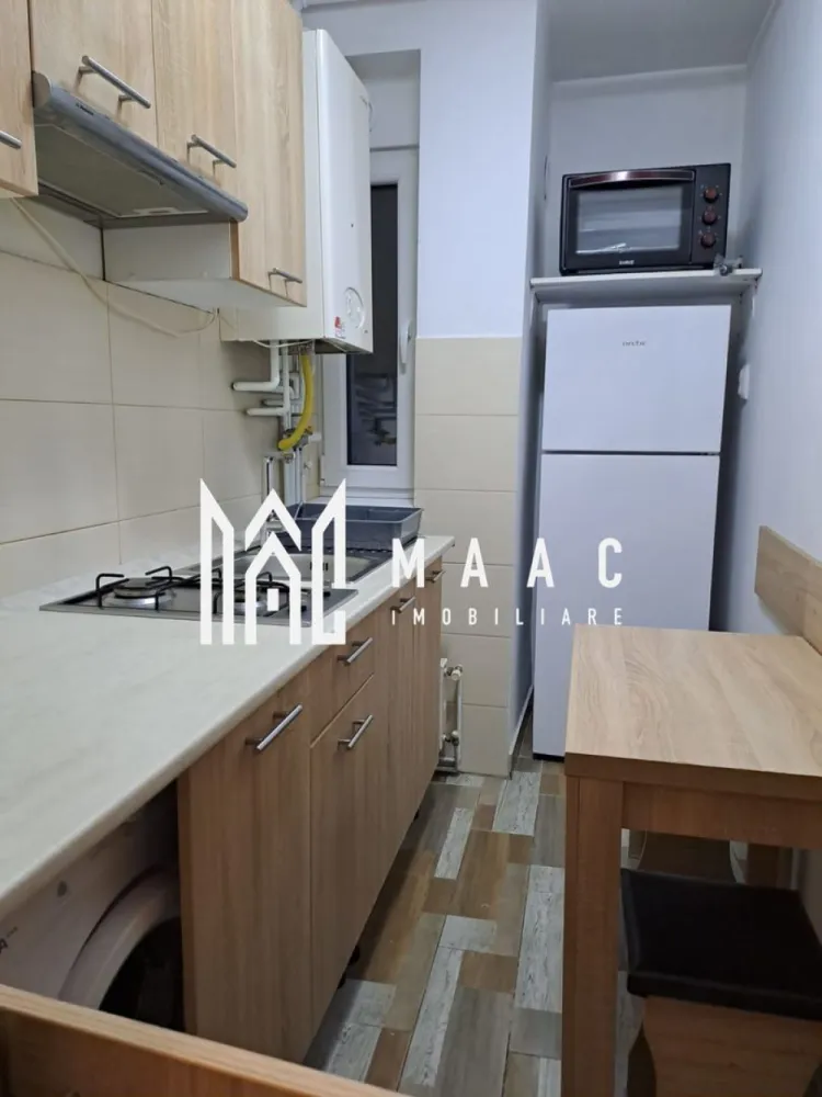 Apartament 2 camere de inchiriat | Zona Mihai Viteazu - MAAC Imobiliare vă propune spre închiriere un apartament cu 2 camere, situat în zona Mihai Viteazu, una dintre cele mai apreciate și bine conectate zone ale orașului Sibiu.

Proprietatea este amplasată la etajul 3 al unui imobil bine întreținut și se remarcă printr-o compartimentare practică și un ambient plăcut. Apartamentul dispune de un living spațios și luminos, un dormitor confortabil, bucătărie complet utilată și o baie modernă, toate amenajate cu bun gust.

Un avantaj important al locuinței îl reprezintă balconul, ideal pentru momente de relaxare sau pentru a vă bucura de aer liber.

Zona Mihai Viteazu oferă acces rapid către centre comerciale, supermarketuri, instituții de învățământ, mijloace de transport în comun și alte puncte de interes, fiind ideală atât pentru cupluri, cât și pentru persoane active.

Pentru mai multe informații sau pentru a programa o vizionare, nu ezitați să contactați echipa MAAC Imobiliare. Suntem aici să vă ajutăm să găsiți locuința potrivită! 
Va rugam sa specificati CP3082450