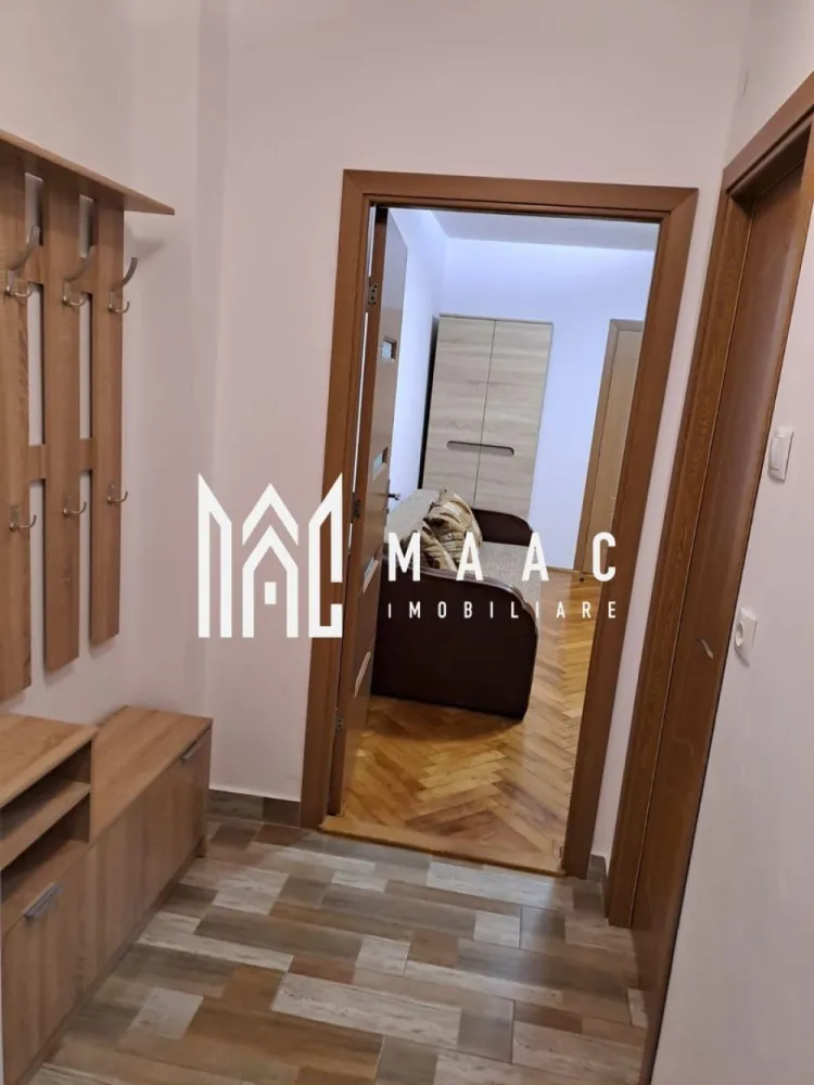Apartament 2 camere de inchiriat | Zona Mihai Viteazu - MAAC Imobiliare vă propune spre închiriere un apartament cu 2 camere, situat în zona Mihai Viteazu, una dintre cele mai apreciate și bine conectate zone ale orașului Sibiu.

Proprietatea este amplasată la etajul 3 al unui imobil bine întreținut și se remarcă printr-o compartimentare practică și un ambient plăcut. Apartamentul dispune de un living spațios și luminos, un dormitor confortabil, bucătărie complet utilată și o baie modernă, toate amenajate cu bun gust.

Un avantaj important al locuinței îl reprezintă balconul, ideal pentru momente de relaxare sau pentru a vă bucura de aer liber.

Zona Mihai Viteazu oferă acces rapid către centre comerciale, supermarketuri, instituții de învățământ, mijloace de transport în comun și alte puncte de interes, fiind ideală atât pentru cupluri, cât și pentru persoane active.

Pentru mai multe informații sau pentru a programa o vizionare, nu ezitați să contactați echipa MAAC Imobiliare. Suntem aici să vă ajutăm să găsiți locuința potrivită! 
Va rugam sa specificati CP3082450