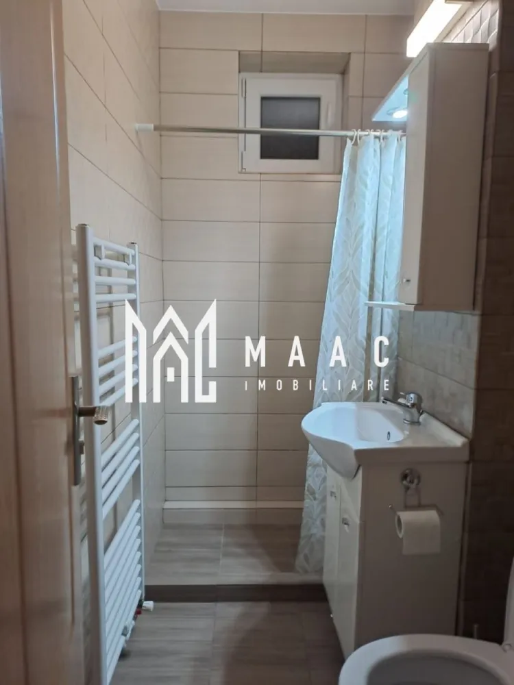 Apartament 2 camere de inchiriat | Zona Mihai Viteazu - MAAC Imobiliare vă propune spre închiriere un apartament cu 2 camere, situat în zona Mihai Viteazu, una dintre cele mai apreciate și bine conectate zone ale orașului Sibiu.

Proprietatea este amplasată la etajul 3 al unui imobil bine întreținut și se remarcă printr-o compartimentare practică și un ambient plăcut. Apartamentul dispune de un living spațios și luminos, un dormitor confortabil, bucătărie complet utilată și o baie modernă, toate amenajate cu bun gust.

Un avantaj important al locuinței îl reprezintă balconul, ideal pentru momente de relaxare sau pentru a vă bucura de aer liber.

Zona Mihai Viteazu oferă acces rapid către centre comerciale, supermarketuri, instituții de învățământ, mijloace de transport în comun și alte puncte de interes, fiind ideală atât pentru cupluri, cât și pentru persoane active.

Pentru mai multe informații sau pentru a programa o vizionare, nu ezitați să contactați echipa MAAC Imobiliare. Suntem aici să vă ajutăm să găsiți locuința potrivită! 
Va rugam sa specificati CP3082450
