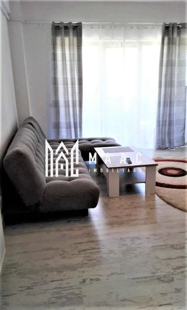 Apartament 2 camere | Balcon | Lift | Doamna Stanca - MAAC Imobiliare vă propune spre închiriere un apartament cochet și modern, situat într-o zonă liniștită, în apropierea marilor centre comerciale. Proprietatea este ideală pentru persoane singure sau cupluri care își doresc confort, accesibilitate și un spațiu bine organizat.

Apartamentul este amplasat la parterul unui imobil cu 6 etaje și beneficiază de o compartimentare practică și funcțională.

Compartimentare:
living luminos cu bucătărie open space
dormitor primitor
baie
hol

Dotări și avantaje:
apartament modern și bine întreținut
bucătărie open space complet funcțională
loc de parcare privat inclus
imobil dotat cu 2 lifturi
zonă liniștită și accesibilă
compartimentare eficientă pentru confort sporit

Localizare:
situat într-o zonă cu acces rapid către marile centre comerciale, magazine, farmacii, restaurante și mijloace de transport.

Condiții de închiriere:
disponibil imediat
se percepe garanție echivalentul unei chirii lunare
se caută chiriași serioși pentru contract pe termen lung

Pentru mai multe detalii sau pentru programarea unei vizionări, vă rugăm să ne contactați specificand ID: CP3082459