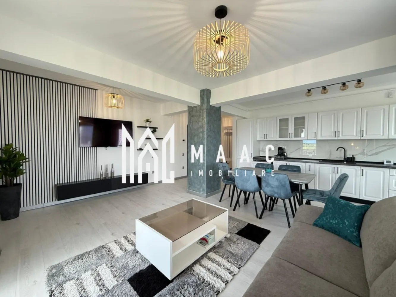 Apartament 3 camere nou | Balcon | Parcare | M. Viteazu - MAAC Imobiliare ofera spre inchiriere apartament cu 3 camere, nou, complet mobilat si utilat, amplasat pe Bulevardul Mihai Viteazu (Lup Residence)

Prima inchiriere si disponibilitate imediata. Finisaje de caitate si ambient placut.

Compartimentarea: living open-space cu bucatarie, 2 dormitoare spatioase, 2 bai, hol si balcon.

Apartamentul dispune de loc de parcare propriu.

Avand o amplasare buna accesul se face foarte usor catre numeroase centre comerciale si centrul orasului, de asemenea, este la 20 de minute de mers pe jos de Shopping City.

Se percepe o chirie in avans, garantie in cuantumul unei chirii lunare si se inchiriaza pe minim 12 luni,. 

Pentru mai multe detalii, va rugam specificati telefonic: CP3082808