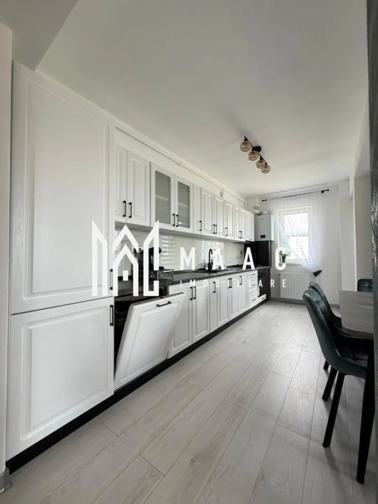 Apartament 3 camere nou | Balcon | Parcare | M. Viteazu - MAAC Imobiliare ofera spre inchiriere apartament cu 3 camere, nou, complet mobilat si utilat, amplasat pe Bulevardul Mihai Viteazu (Lup Residence)

Prima inchiriere si disponibilitate imediata. Finisaje de caitate si ambient placut.

Compartimentarea: living open-space cu bucatarie, 2 dormitoare spatioase, 2 bai, hol si balcon.

Apartamentul dispune de loc de parcare propriu.

Avand o amplasare buna accesul se face foarte usor catre numeroase centre comerciale si centrul orasului, de asemenea, este la 20 de minute de mers pe jos de Shopping City.

Se percepe o chirie in avans, garantie in cuantumul unei chirii lunare si se inchiriaza pe minim 12 luni,. 

Pentru mai multe detalii, va rugam specificati telefonic: CP3082808