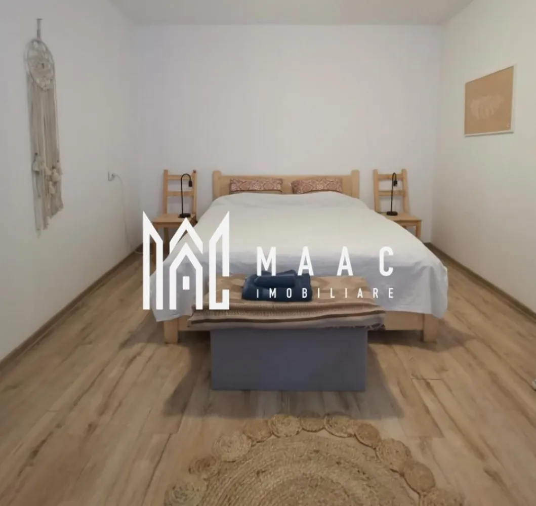 Apartament 2 camere I 50mpu I parcare I Orașul de Jos - MAAC Imobiliare vă oferă pentru închiriere un apartament modern situat la parterul inalt al unui imobil amplasat în Orașul de Jos, Sibiu.

Compartimentare:
- Hol de acces, bucătărie închisă, 2 dormitoare, baie

Facilități:
- Mobilat și utilat ; panouri solare, costuri reduse pentru curentul electric; incălzire cu centrală termică; mașină de spălat rufe și uscător la subsol; loc de parcare în fața casei.

Condiții Închiriere:
-Inchiriere pe termen lung
- Nu se fumează în spațiile închise
- Valoarea chiriei inițiale plus garanția, în același cuantum, sunt achitate la semnarea contractului de inchiriere.

Locația oferă acces rapid către Piața Mare și mijloacele de transport în comun.

Pentru mai multe detalii, vă rugăm să ne contactați, precizând ID CP3082955.