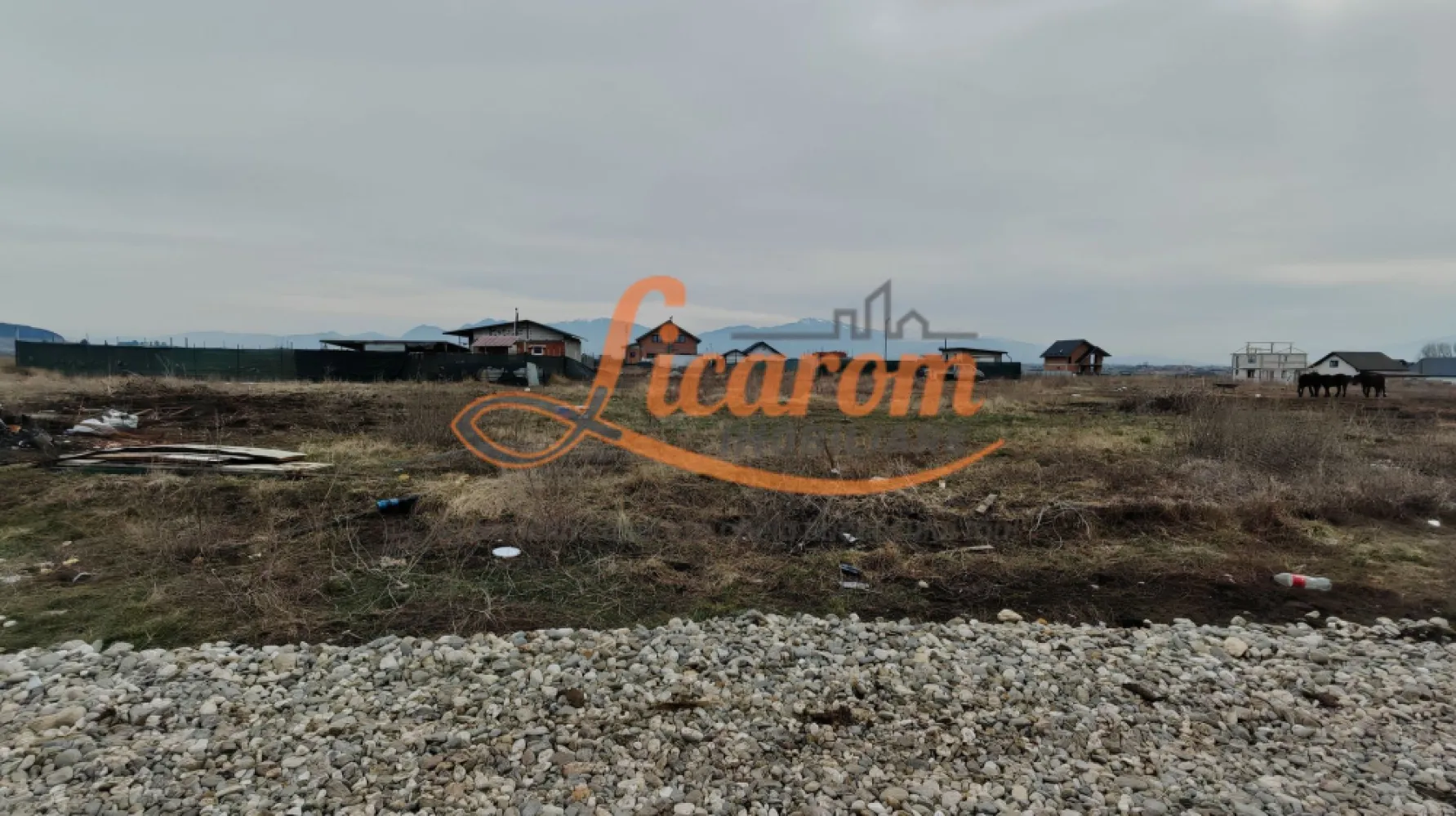 Teren intravilan in suprafata de 644 mp in Sanpetru pret 37000 euro - Agentia Licarom Imobiliare propune spre vanzare un teren intravilan arabil in suprafata de 644 mp in localitatea Sanpetru .Terenul este intr-o zona de dezvoltare imobiliara avand apa si canalul trase de primaria localitati Sanpetru .Pretul este de 37000 euro ,pentru vizionari sau detalii suntai la nr de telefon 0741059397.