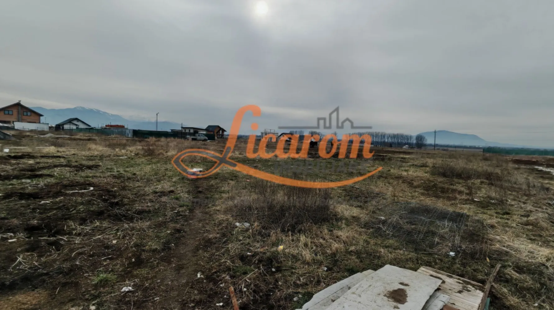 Teren intravilan in suprafata de 644 mp in Sanpetru pret 37000 euro - Agentia Licarom Imobiliare propune spre vanzare un teren intravilan arabil in suprafata de 644 mp in localitatea Sanpetru .Terenul este intr-o zona de dezvoltare imobiliara avand apa si canalul trase de primaria localitati Sanpetru .Pretul este de 37000 euro ,pentru vizionari sau detalii suntai la nr de telefon 0741059397.