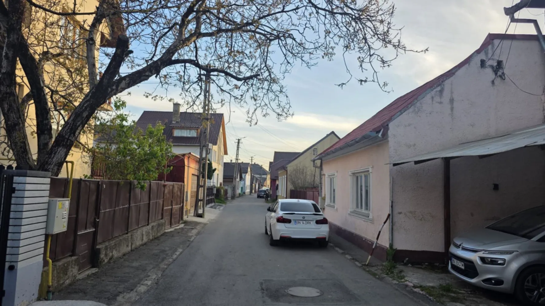 Proprietate exclusivistă cu potențial investițional remarcabil – zonă - Vă prezentăm o proprietate deosebită, tip casa individuala , amplasată într-o locație centrală premium, ideală pentru dezvoltare rezidențială sau investiție cu randament ridicat.

Imobilul are o suprafata de 900 mp , fiind dispus pe 3 nivele , la fiecare nivel avand o suprafata de 375 mp si este pozitionat pe un teren de 465 mp .

 Suprafata oferă un potențial excelent de reapartamentare, fiind potrivit pentru realizarea unui proiect rezidențial modern, apartamente tip boutique, spații premium de birouri sau activități în regim hotelier.

Poziționarea strategică, accesul facil și suprafața generoasă transformă această proprietate într-o oportunitate rară pe piață.

Caracteristici principale:
• teren intravilan
• amplasare centrală, într-o zonă cu valoare imobiliară ridicată;
• posibilitate de recompartimentare și dezvoltare;
• acces rapid către punctele de interes ale orașului;
• ideală pentru investitori și dezvoltatori.

O proprietate cu personalitate, ce îmbină avantajul locației cu un potențial de dezvoltare excepțional.

Detalii suplimentare și vizionări disponibile la cerere.